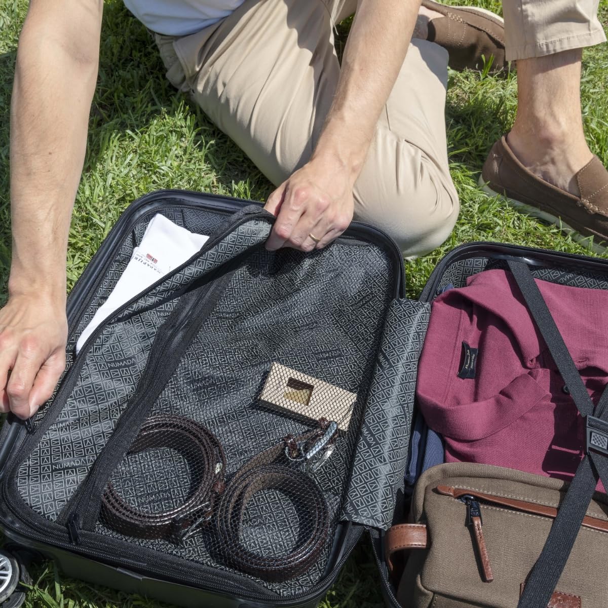 NUMADA-Juego de Maletas Rígidas 2pzs. Maleta Mediana 63cm y Neceser. Set de Maletas de Viaje ABS Eco Friendly, 4 Ruedas Dobles, Resistentes, Ligeras y Seguras (Azul Eléctrico)