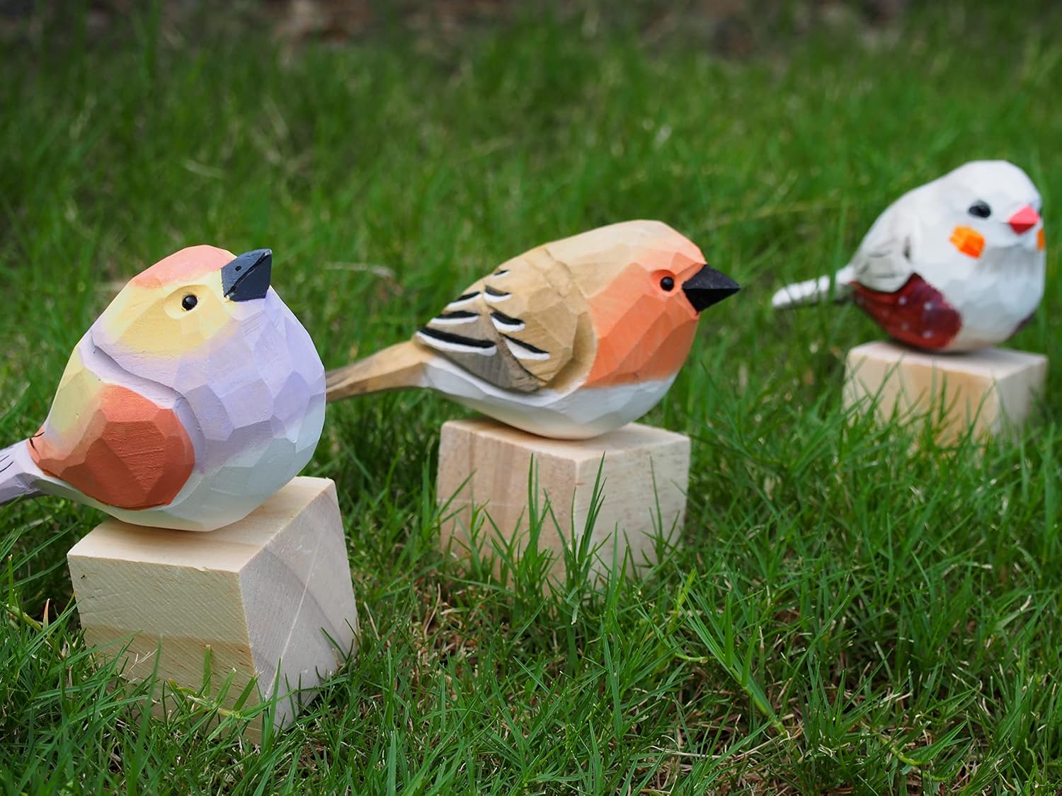 Bird Decorative Figurines 4pcs Handmade Wooden Carved Birds Home Lawn Garden Tree Decor Hand Carved Painted Wood Statues DIY Garden Decoration Gifts for Women Men Kids