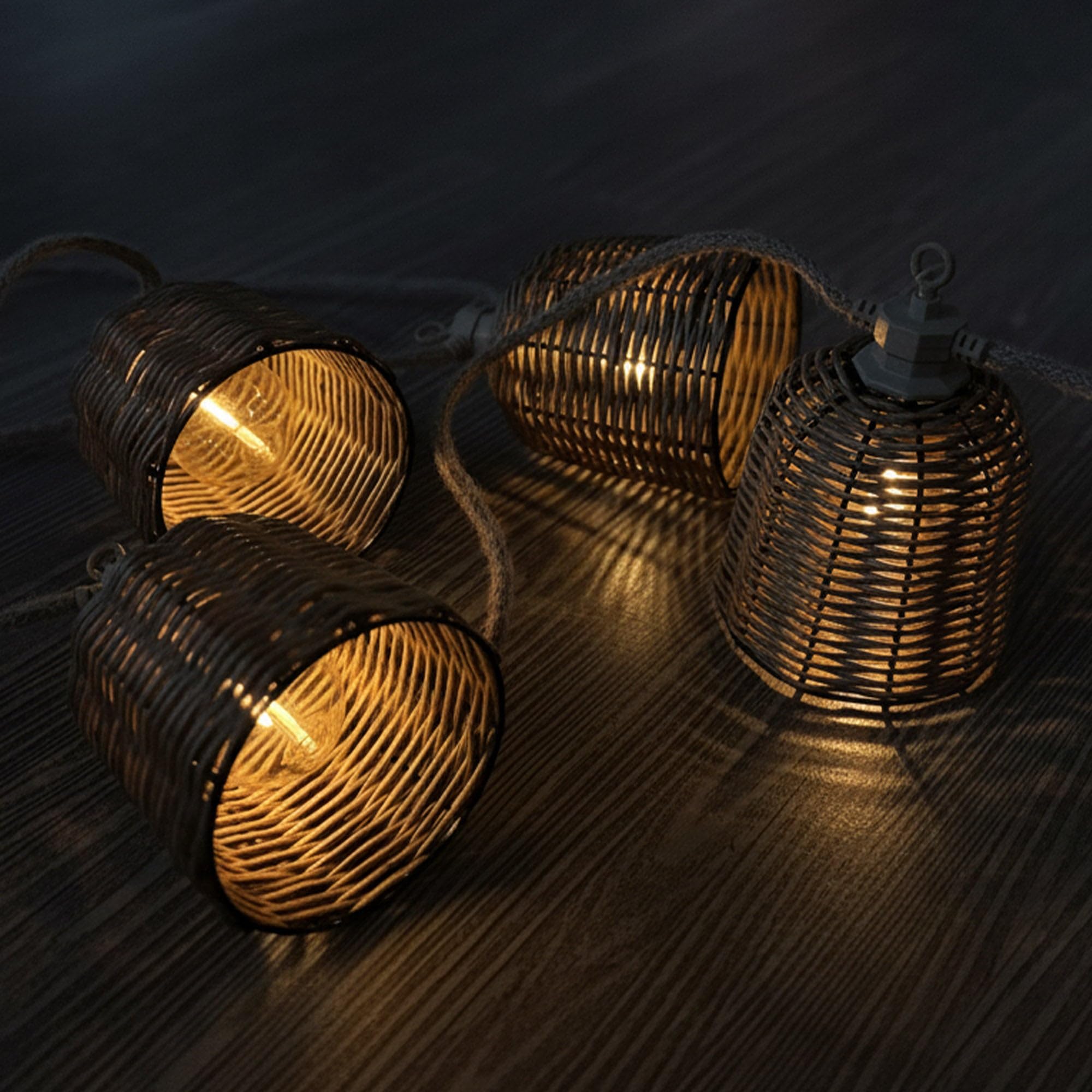 Lichterkette für den Außenbereich, anschließbar, 10 Lampenschirme aus Polyrattan, Formentera Big Hybrid, warmweiß, 8 m, solarbetrieben und mit Netzanschluss