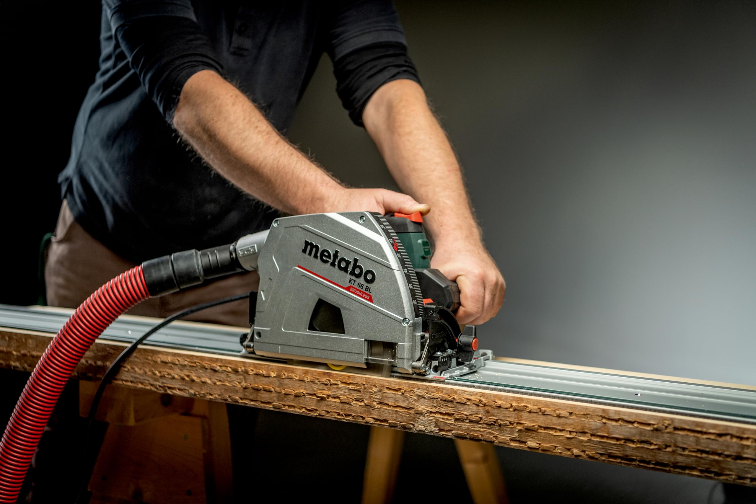 metabo Tauchkreissäge KT 66 BL, 1200W Brushless Motor, 66mm Schnitttiefe | Präzise Schnitte in Holz, variable Drehzahl, inklusive Sägeblatt, Staubfangbeutel und metaBOX 340, ohne Führungsschiene