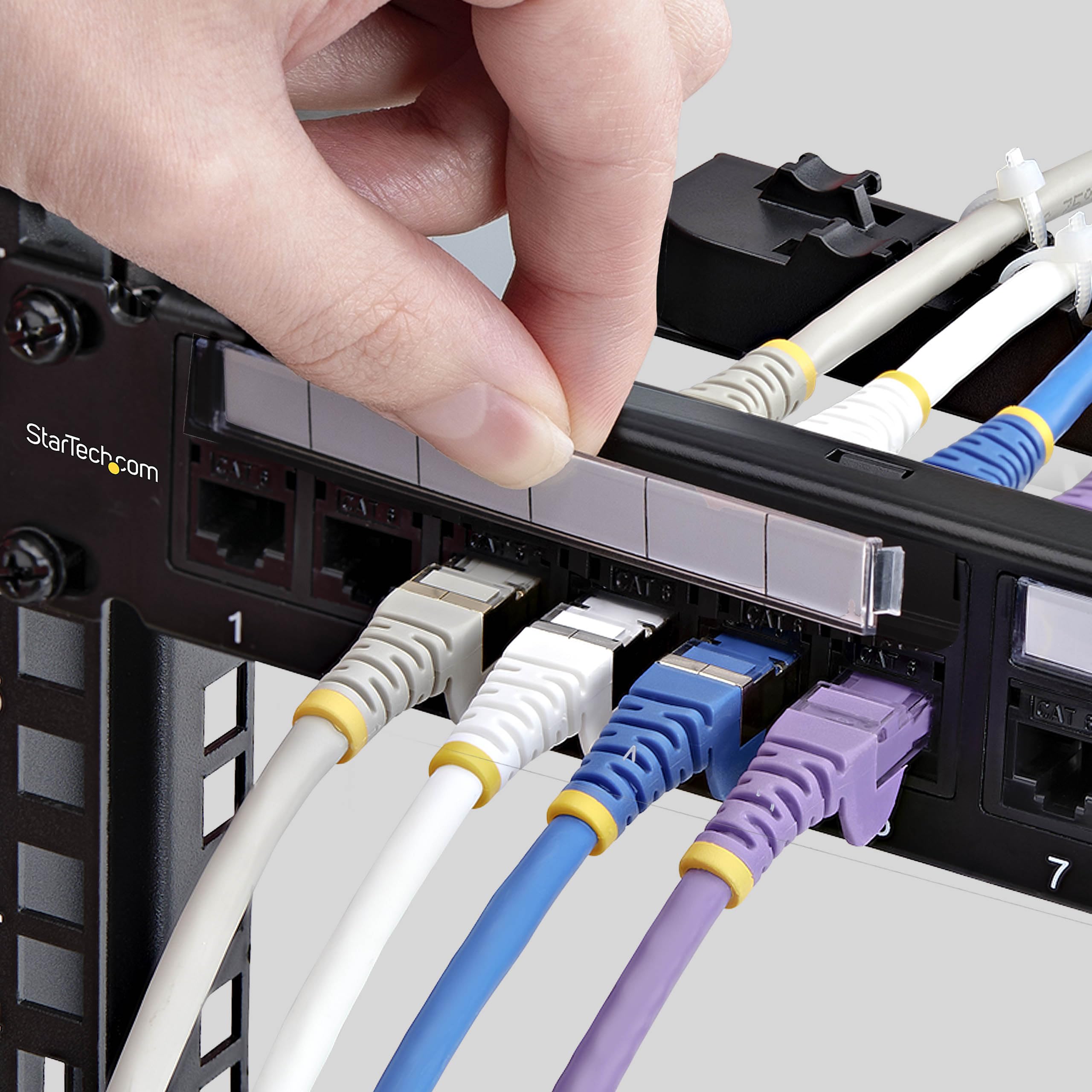 StarTech Panneau 24 Ports 1U Cat6 UTP à Coupleurs RJ45 (C6PANELUTP241UFT)