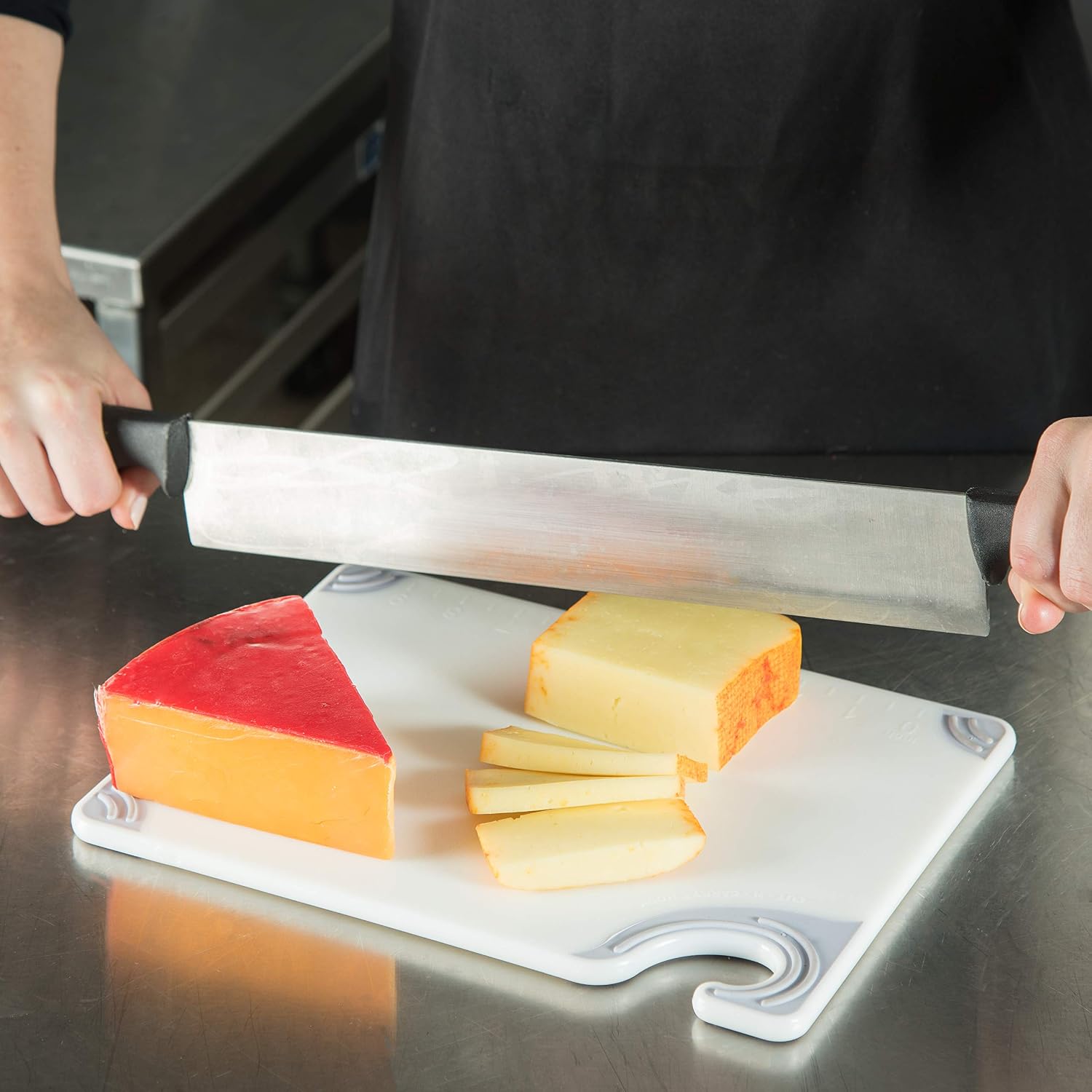 San Jamar Saf-T-Grip Plastic Cutting Board with Safety Hook, 9" x 12" x 0.375", White