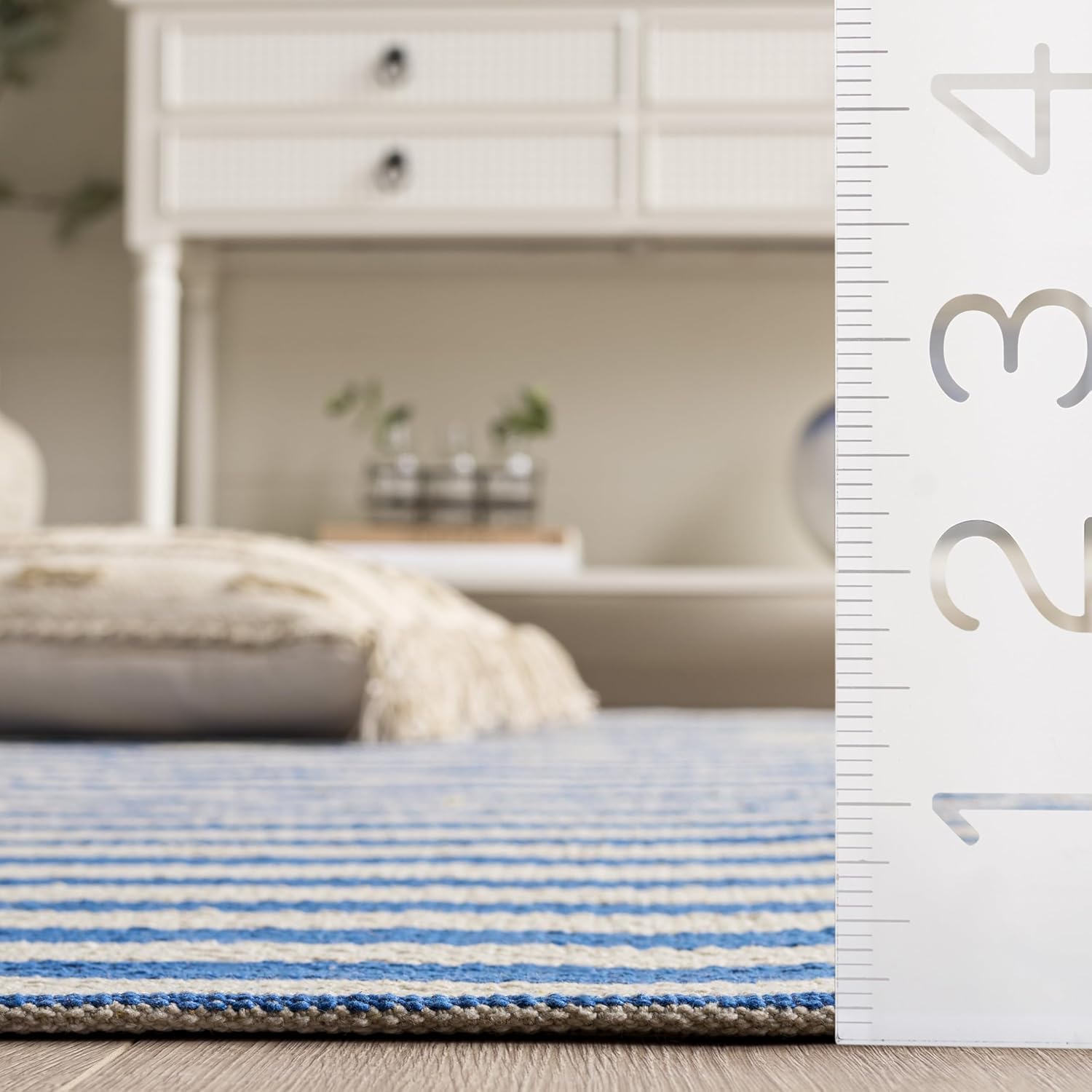 SAFAVIEH Montauk Collection Accent Rug - 2'3" x 3'9", Ivory & Blue, Handmade Stripe Cotton, Ideal for High Traffic Areas in Entryway, Living Room, Bedroom (MTK715C)