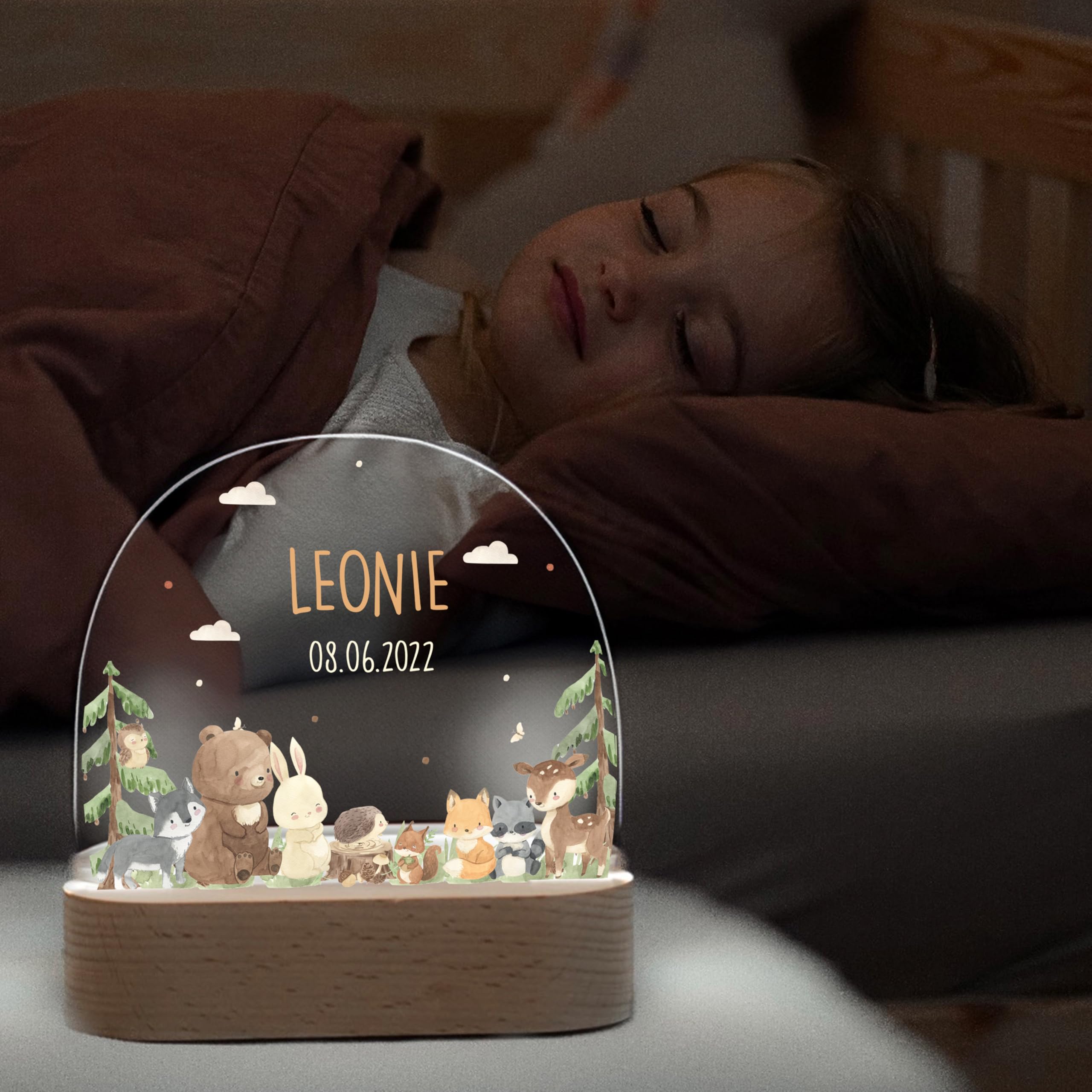Kidsmood - Individualisiertes Nachtlicht für Babys - Dimmbare LED Nachtlampe für Kinder-Zimmer - Nachttischlampe als personalisierte Geschenke Kinder, Baby-Geschenk zur Geburt [Bär, Hase & Waltdiere]