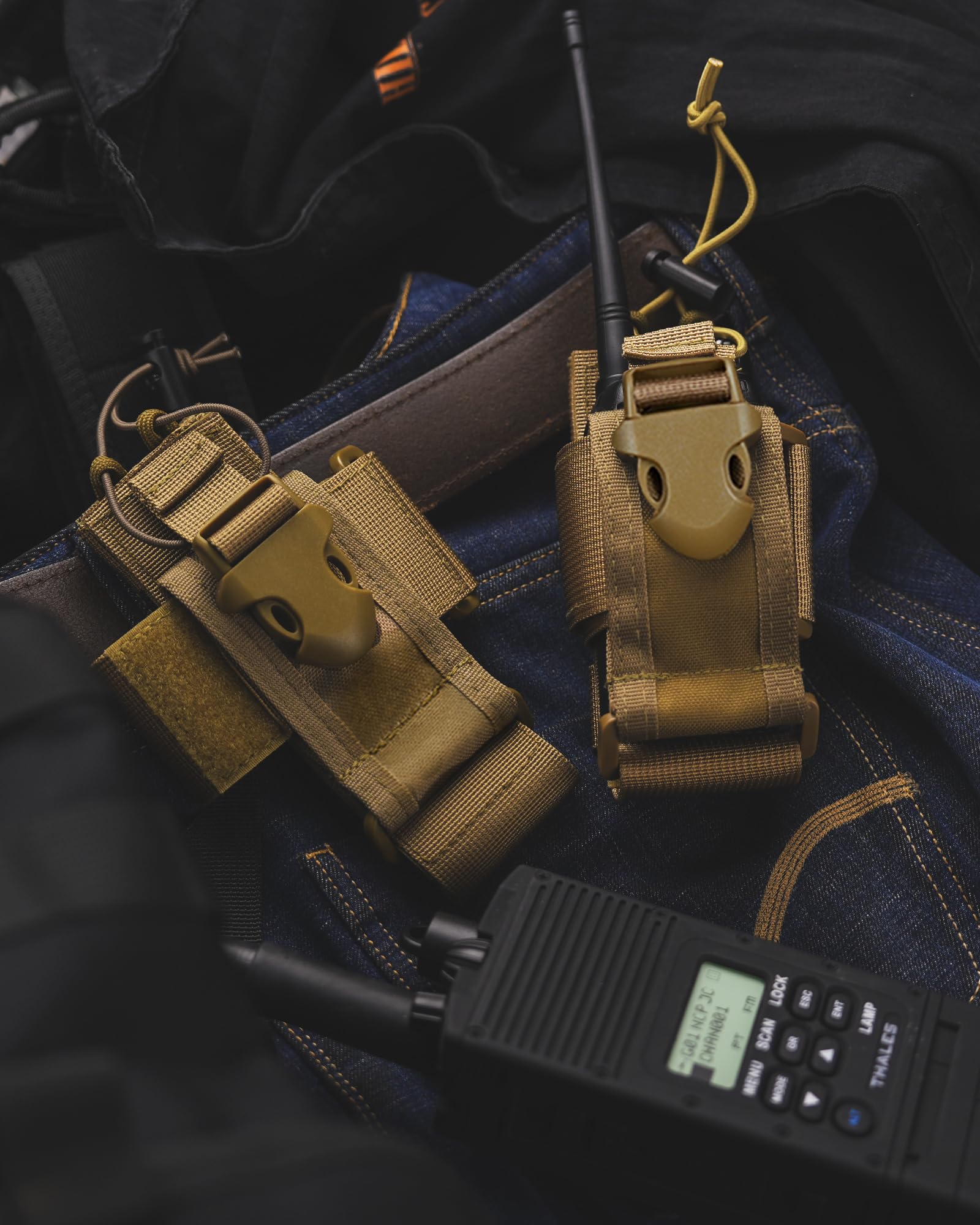 VIPERADE Bolsa para Walkie Talkie, Soporte para Radio MOLLE, Funda para Radio con Chaleco Ajustable, Funda para Radio con Soporte para Walkie Talkie, Bolsa para Radio Multifuncional -Caqui