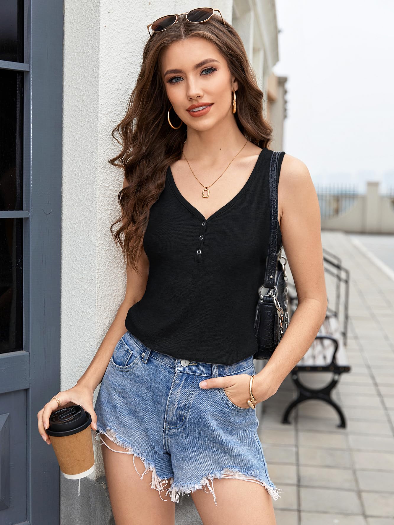 ZEAGOO Top damski top z dekoltem w serek, na lato, bez rękawów, prążkowany, basic top z guzikami