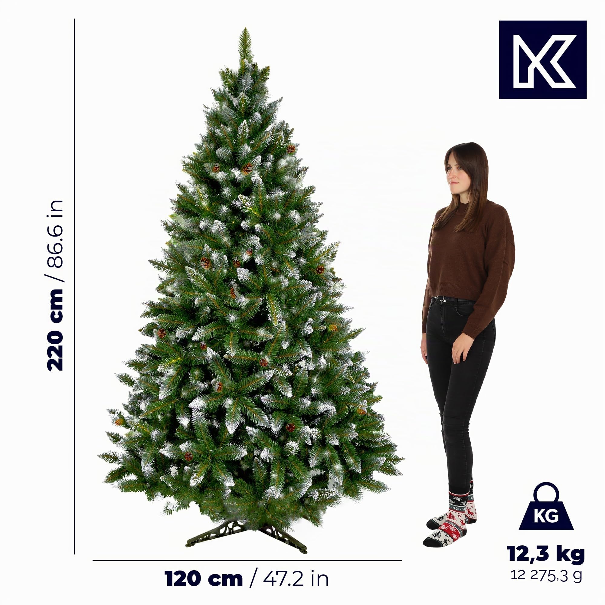KADAX Sapin de Noël artificiel avec givre et cônes 220 cm, sapin vert avec 521 branches, env. 120 cm, pin en PVC avec support en plastique (renne 220 cm)