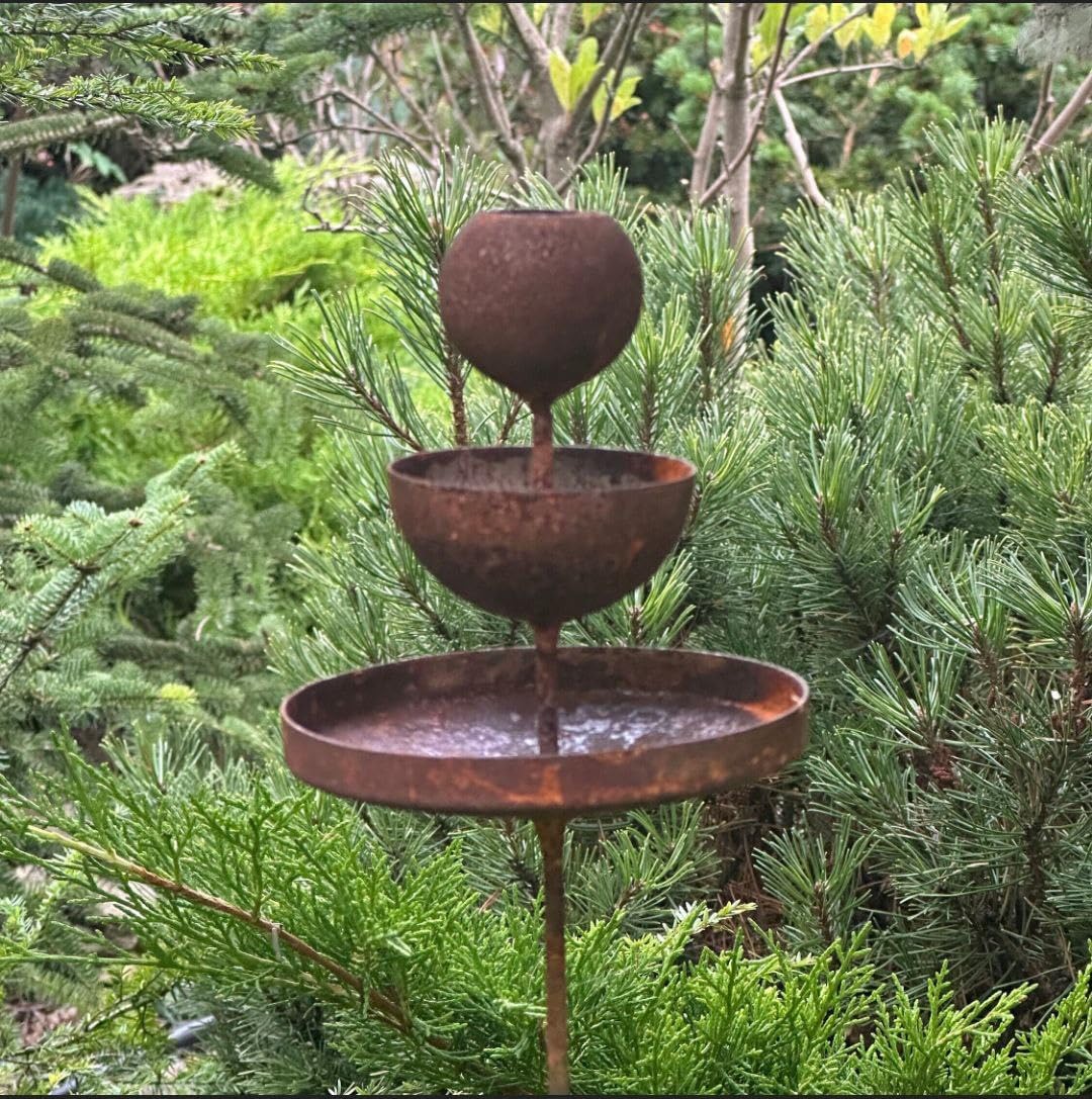 Metal Rain Catchers, Bee Cups Outdoor Garden Decoration, Bees Garden Decoration, Butterfly Feeder, Water Station, Rusty Flower Garden Stakes