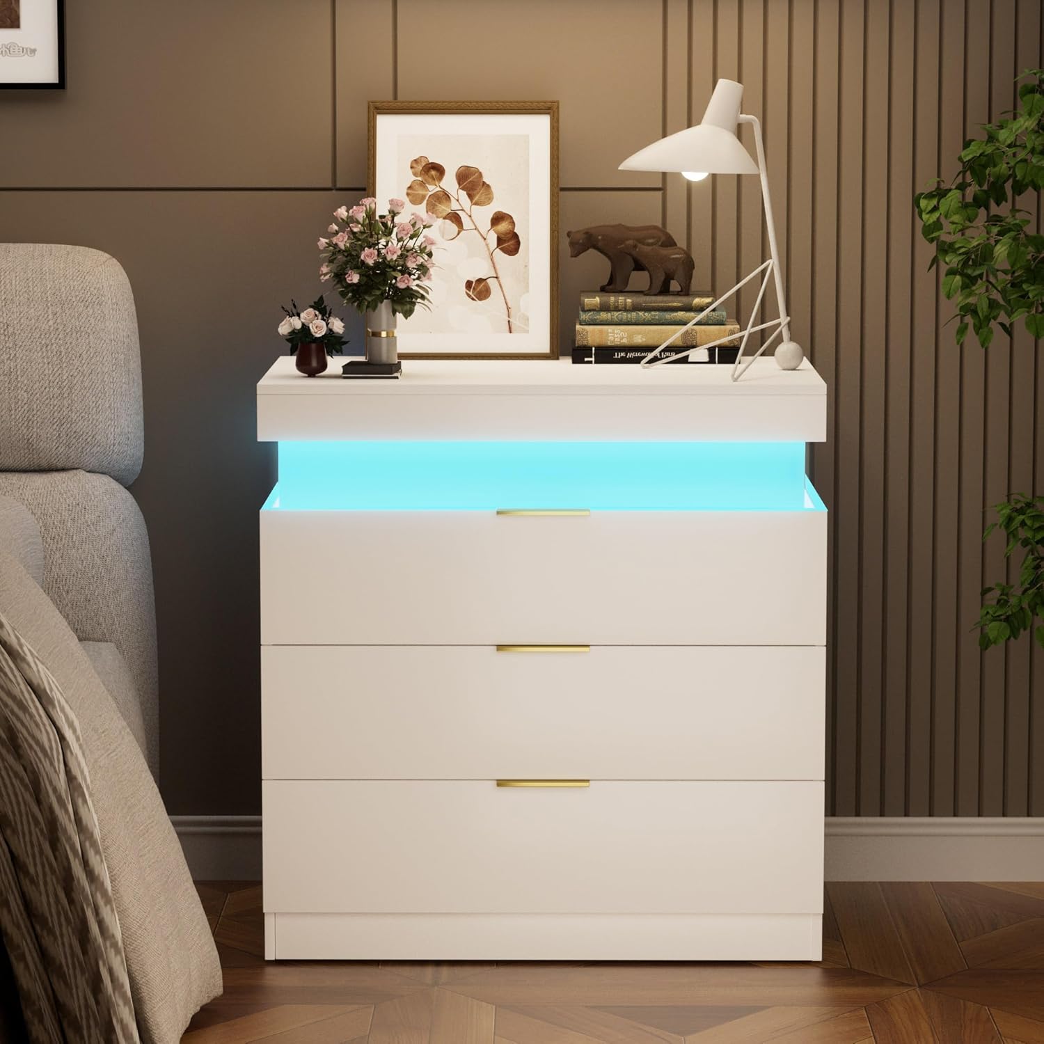 Yoluckea LED Nightstand with Charging Station for Bedroom, Modern High Gloss Wood 3 Drawers White Nightstand Bedside Table End Table with Adjustable LED Strip Light and Sliding Top Hidden Storage