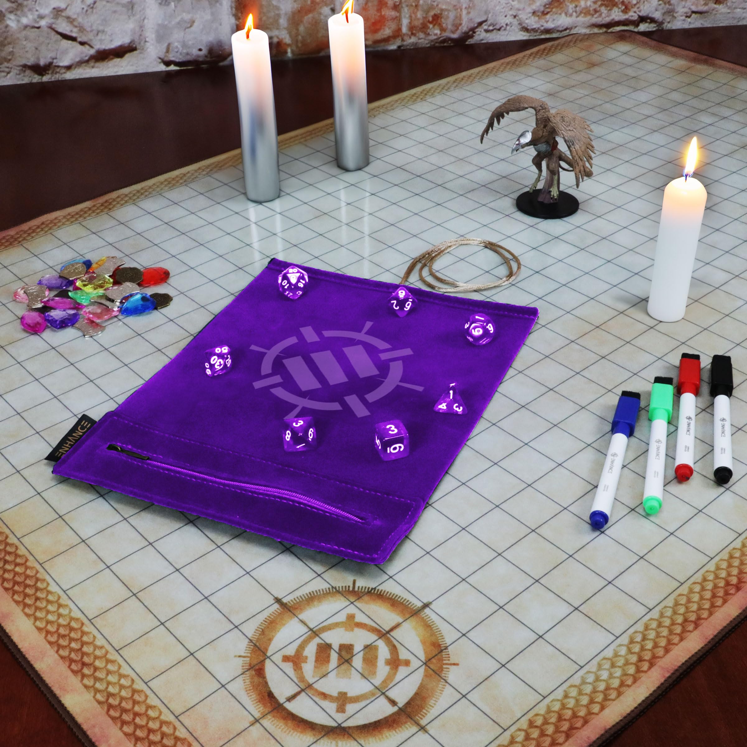 ENHANCE Tappetino per Dadi Roll on a Scroll e Set di 7 Dadi in Acrilico - Custodia in Velluto con 7 in Acrilico Abbinati, Supporto e Vassoio. Compatibile con D&D e Giochi da Tavolo - Viola