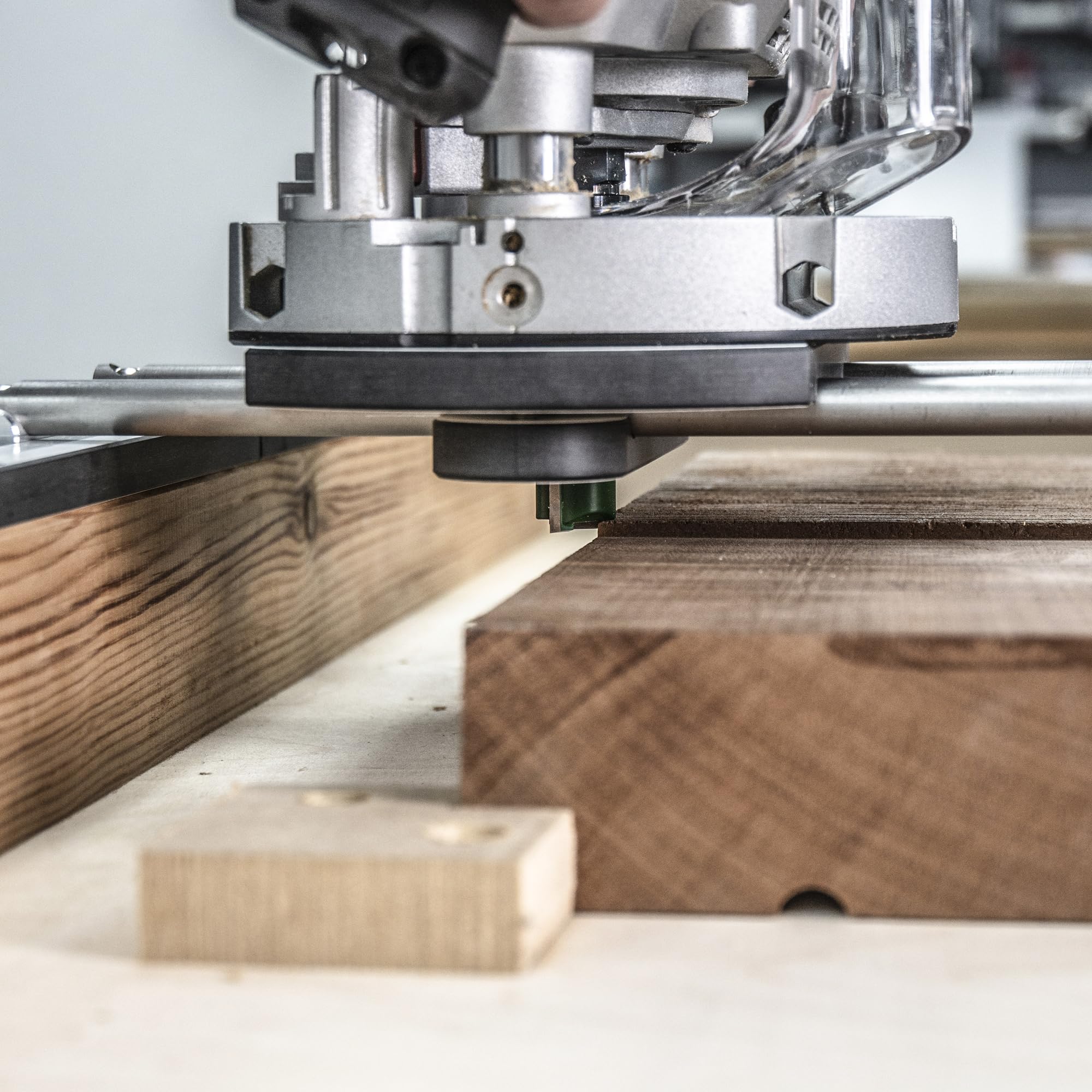 Trend Gabarit de surfaçage, gabarit compact adaptable pour les travaux d'aplanissement, de surfaçage et de tranchée sur des matériaux de forme large ou irrégulière, RS/JIG