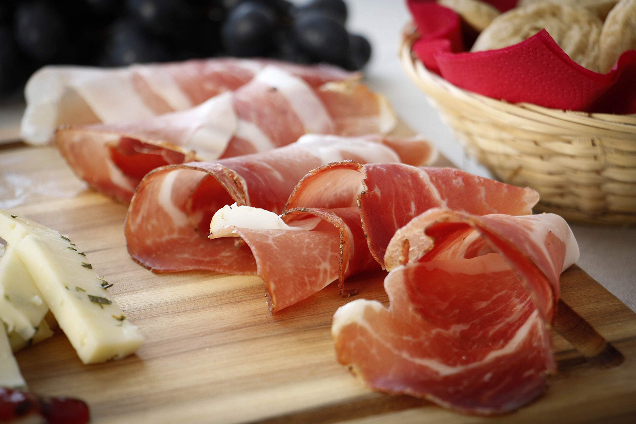 GUSTOS - Speck Alto Adige IGP , squadrato intero - 4,5 KG. Affumicato Stagionato e Sottovuoto, Per i veri amanti dello Speck che non vogliono restarne mai senza