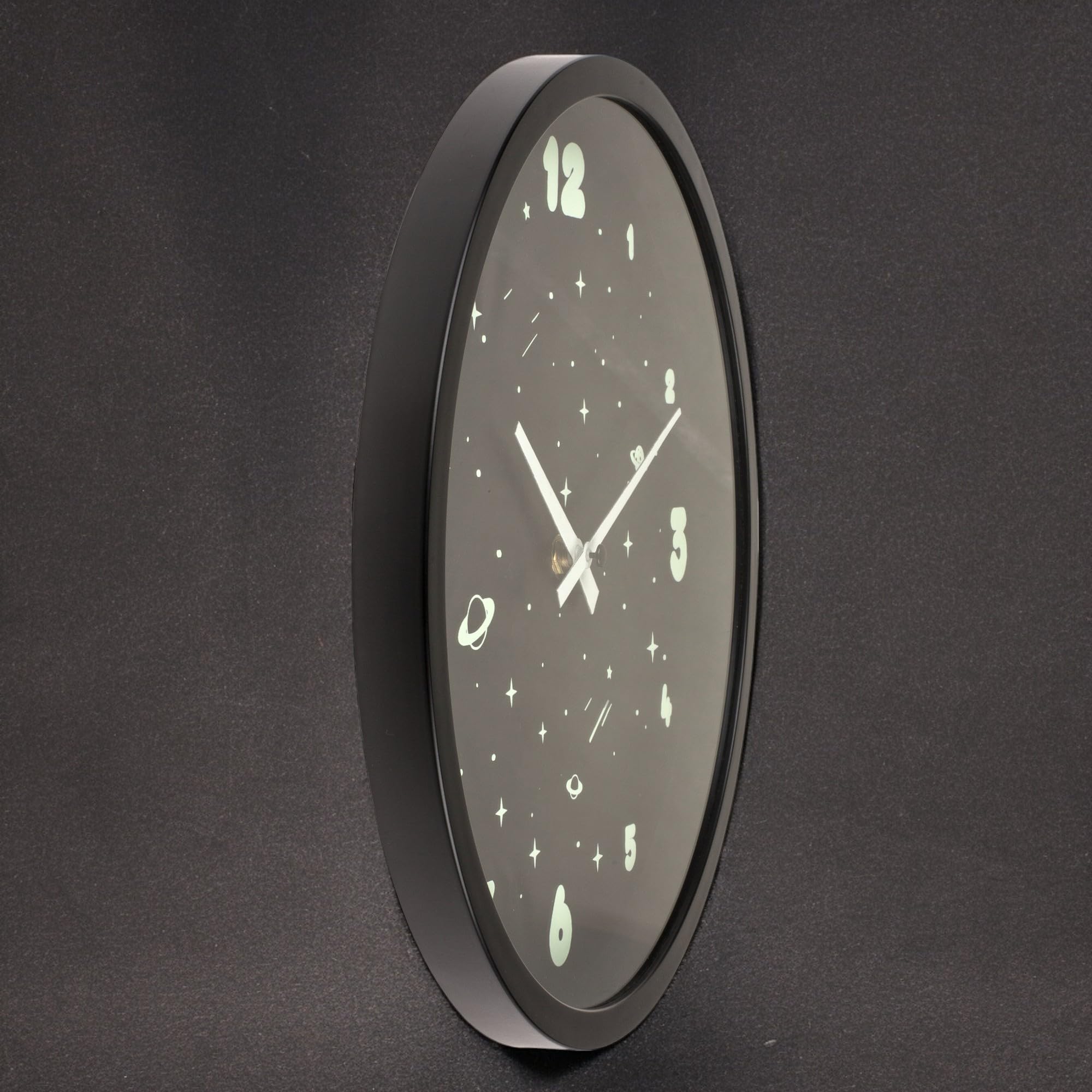 MIJOMA Wandklok Space: licht op in het donker, 29 x 29 x 4 cm, werkt op batterijen, modern design, unieke kamerdecoratie, ruimteklok