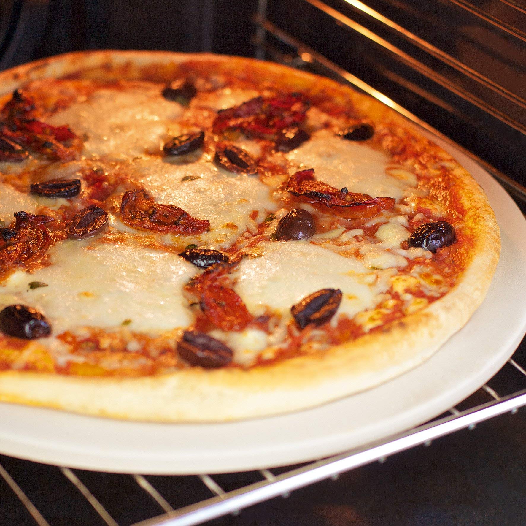 Judge TC273 - Piedra de pizza, 33 cm, bandeja de pizza, tabla de pizza y plato de pizza con asas cromadas, bandeja redonda y bandeja de servir para pizza fresca y congelada, accesorios de cocina aptos para lavavajillas