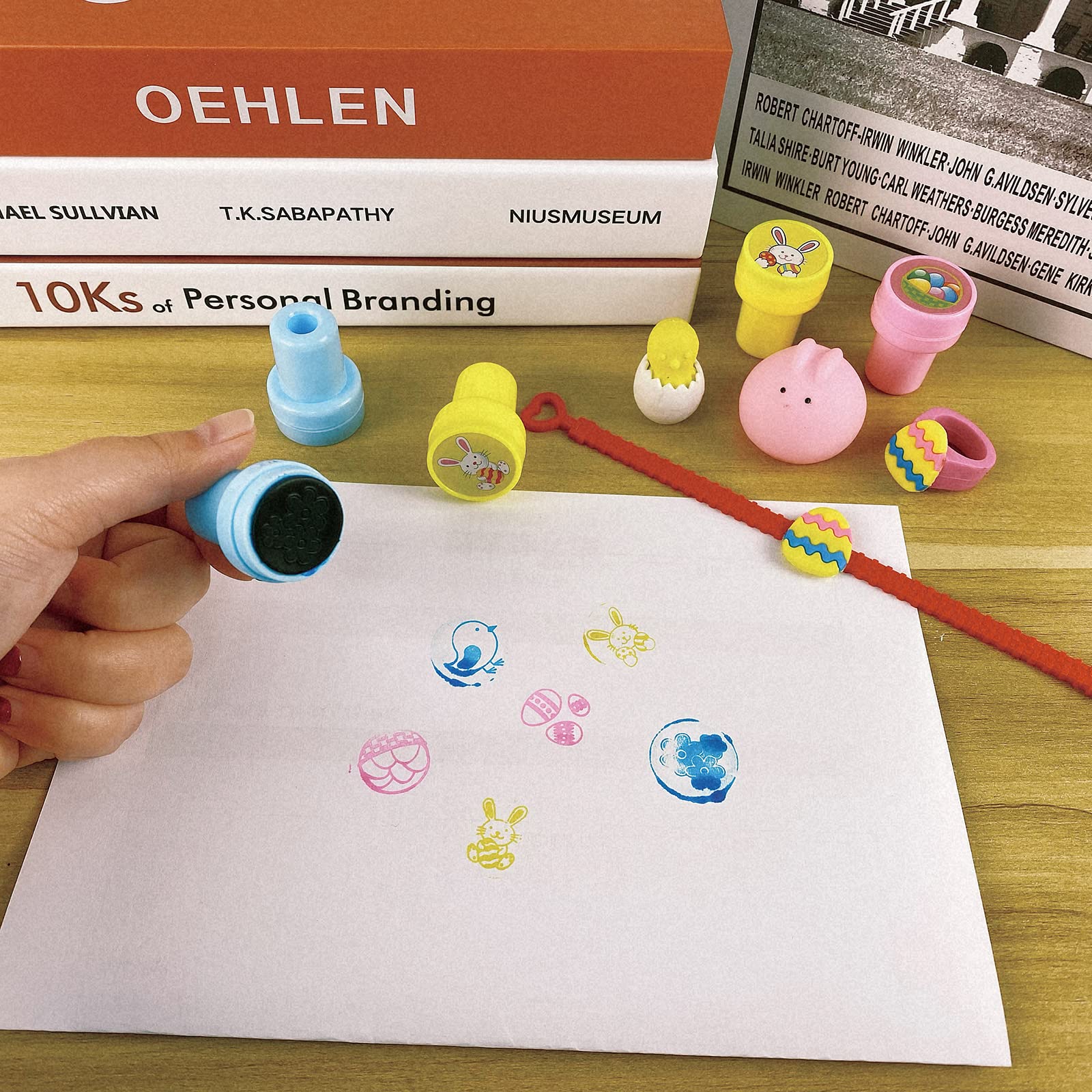 Jsdoin 48PCS Kit de Chasse aux œufs de Pâques, Kinder Surprise Oeuf avec Jouets, Oeufs colorés, Boîte de Rangement