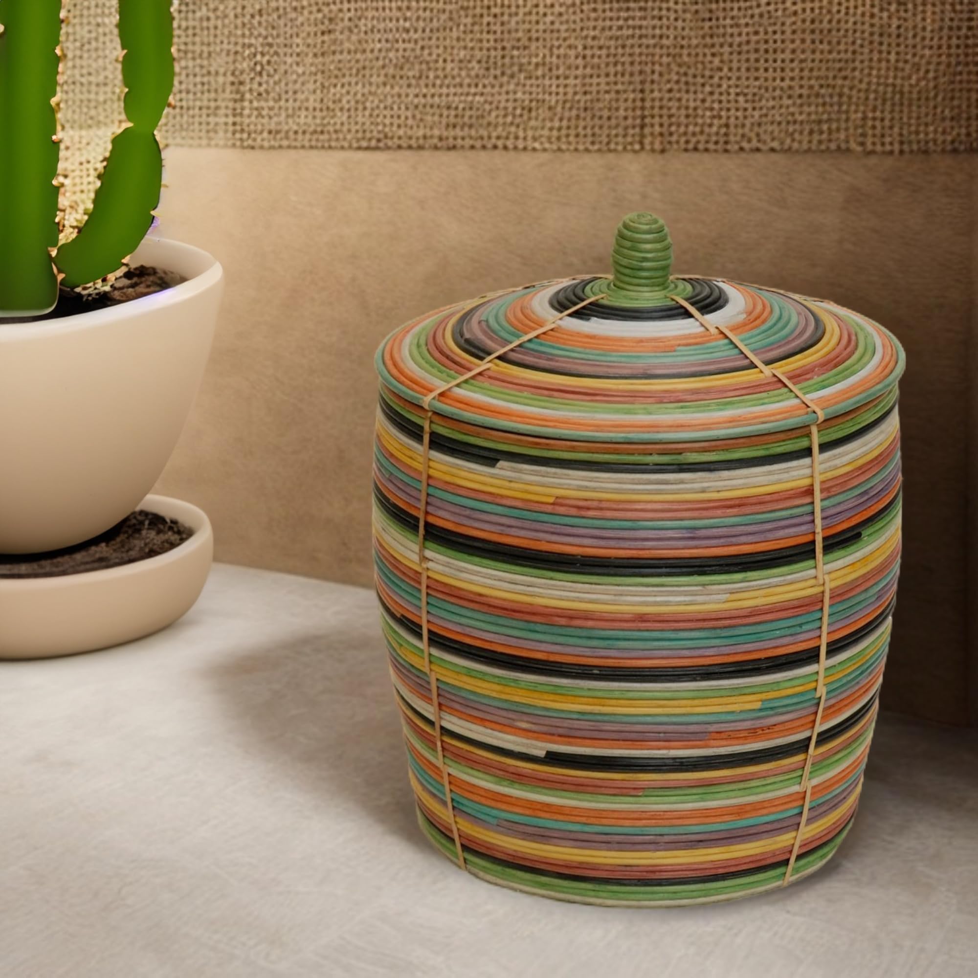 Bunter Flechtkorb, Aufbewahrungskorb aus Rattan/Allzweck-Korb Afrika-Stil mit Deckel/Schlangenkorb Bunt (Klein)