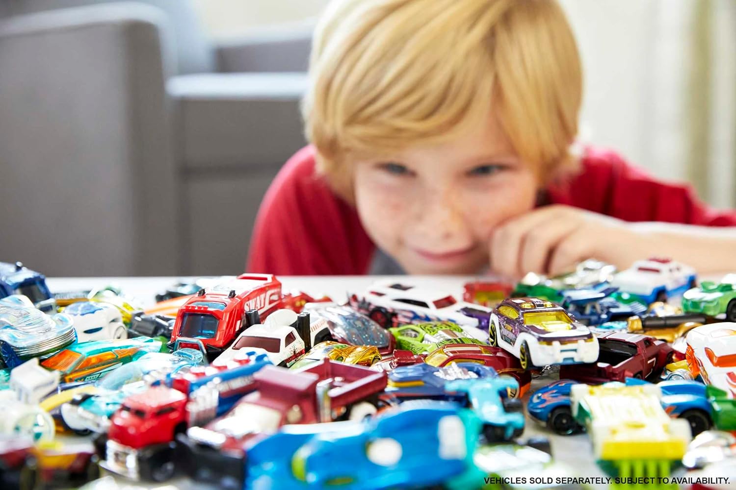 Hot Wheels набор из 8 игрушечных автомобилей и грузовиков Набор из 8 металлических моделей в масштабе 1 64 включая 1 эксклюзивную модель для игр или экспонирования HPV78
