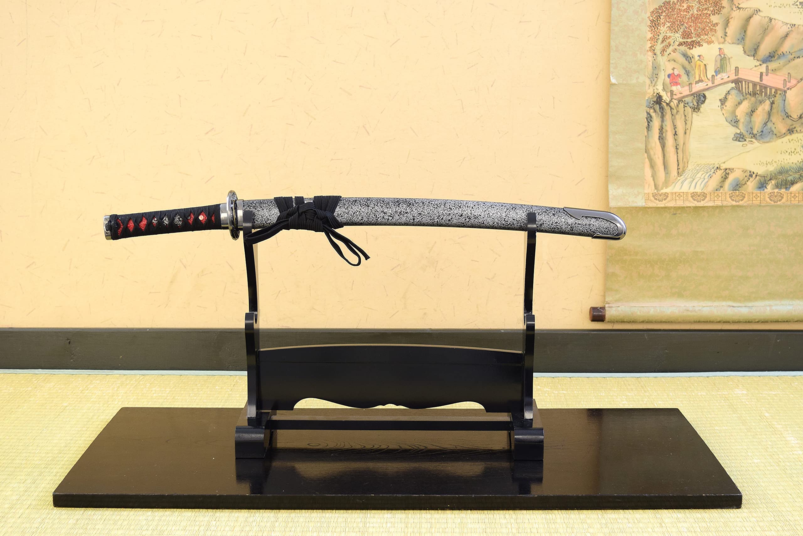 Amazon.co.jp: しのびや 模造刀 鯰尾藤四郎 脇差 (刀・鞘・刀拭クロス 