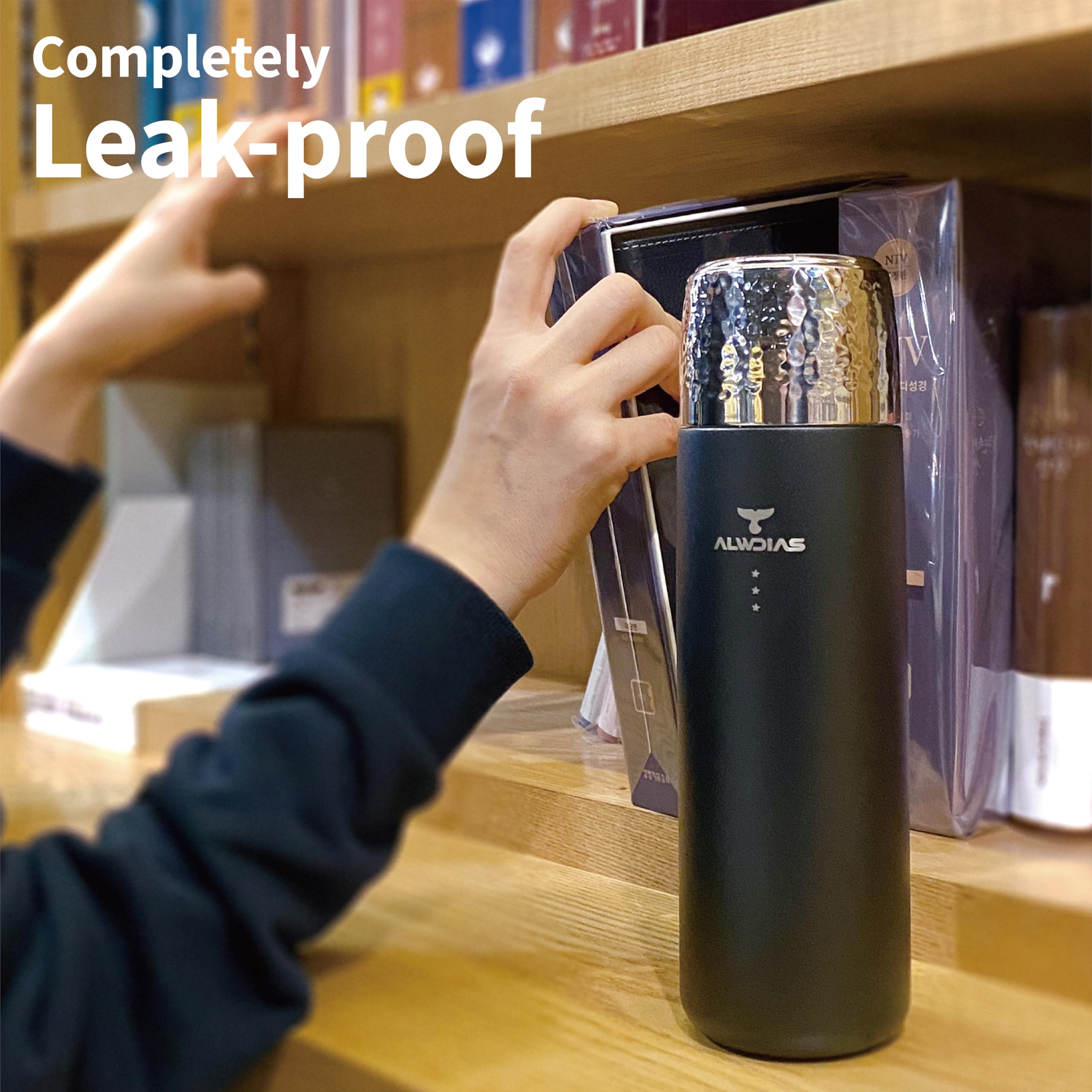 Thrista - Botella de agua de acero inoxidable 316 aislada al vacío, infusor de té de titanio, diseño compacto y a prueba de fugas, 479.1 g/500 ml, apertura con un solo toque para bebidas frías