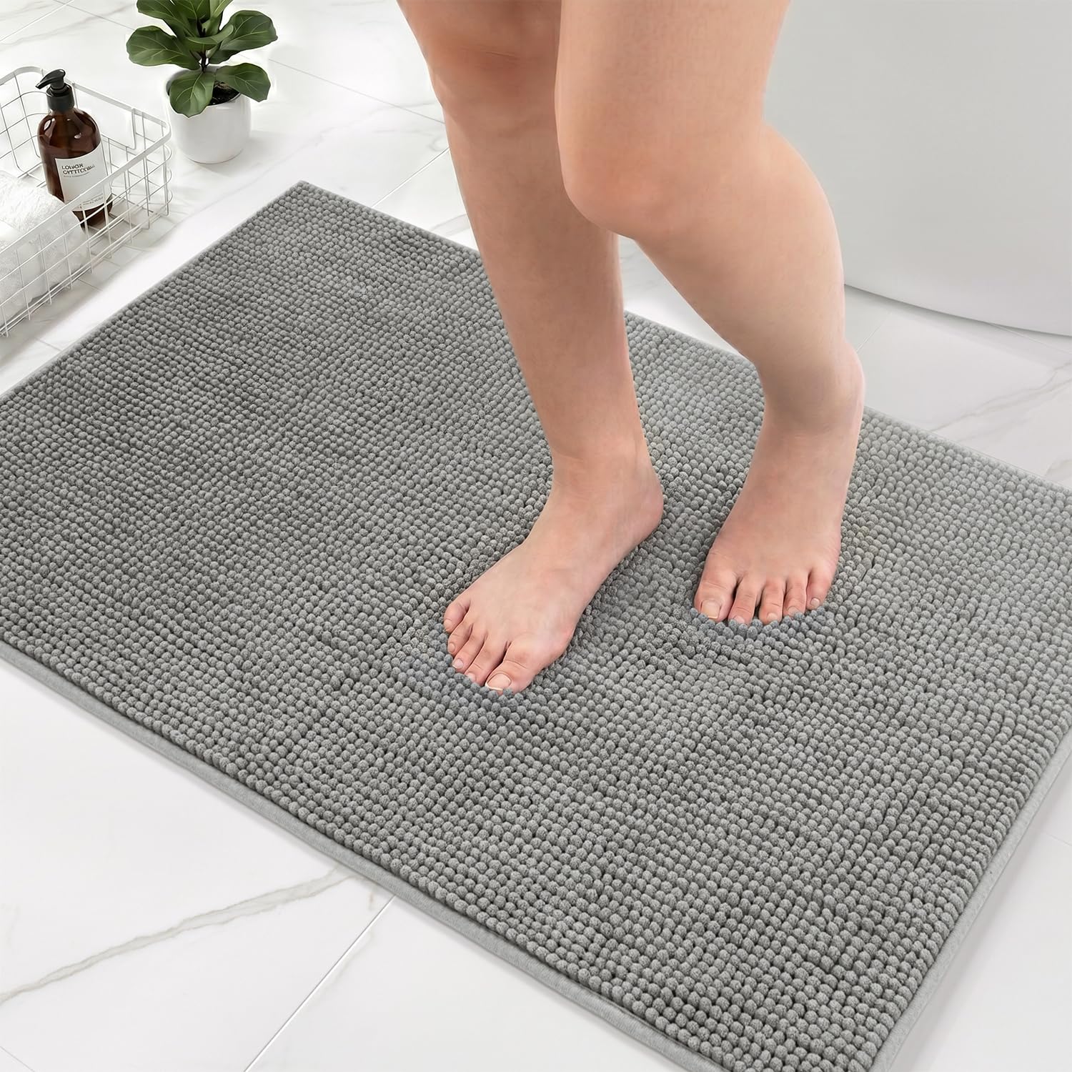 HITSLAM Chenille Bath Mat Non Slip, Ultra Absorbent Bathroom Mat, Super Soft Shaggy Shower Rug, Machine Washable Quick Dry Bath Mats for Bathroom Floor, Tub, Shower and Vanity, 60x40cm, Light Grey