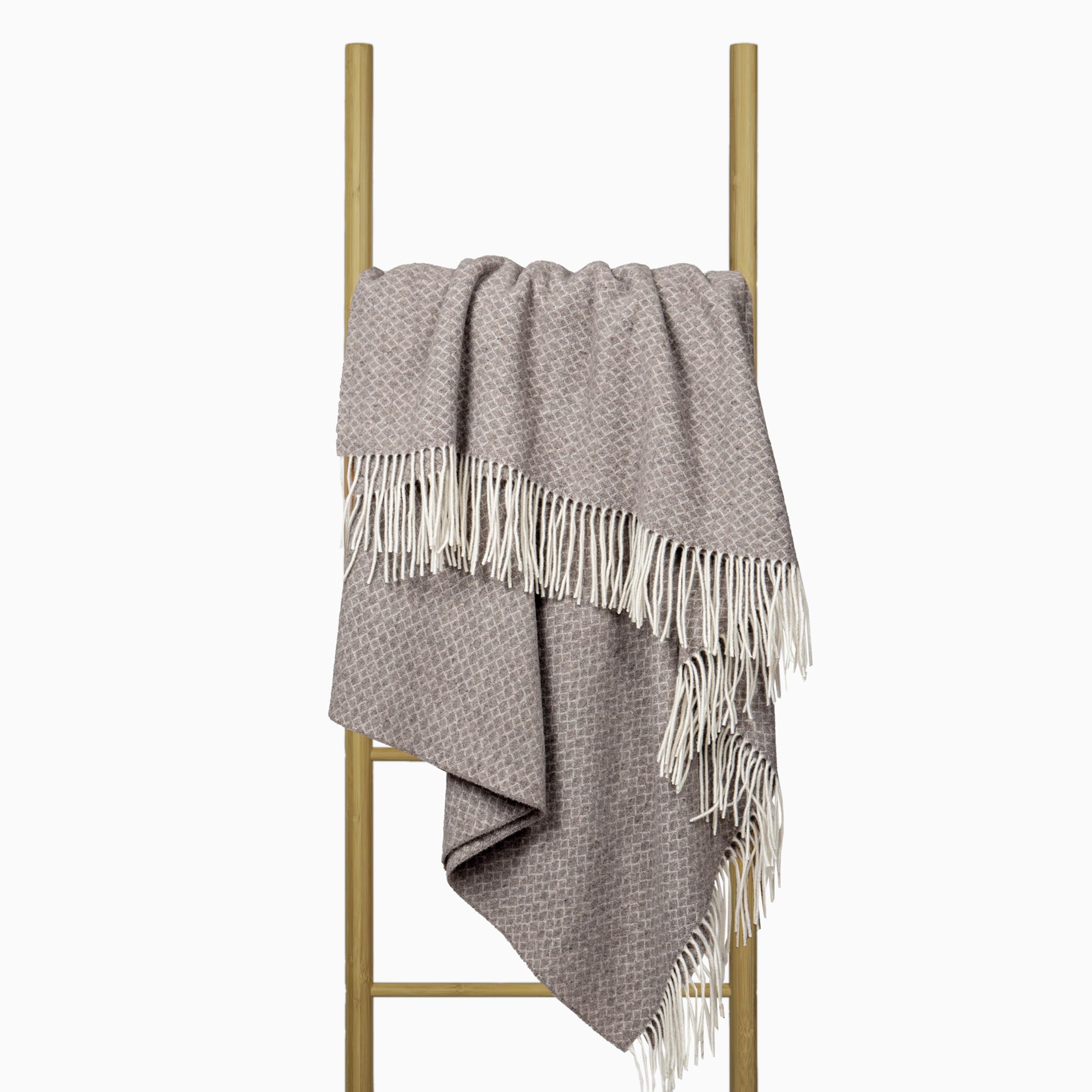 Merino Wool Blanket 140 x 200 cm with 10% Cashmere – Warm Blanket for Bed and Sofa, Winter Blanket with Fringes, Elegant Plaid for Sofa and Armchair – Nostra Andora