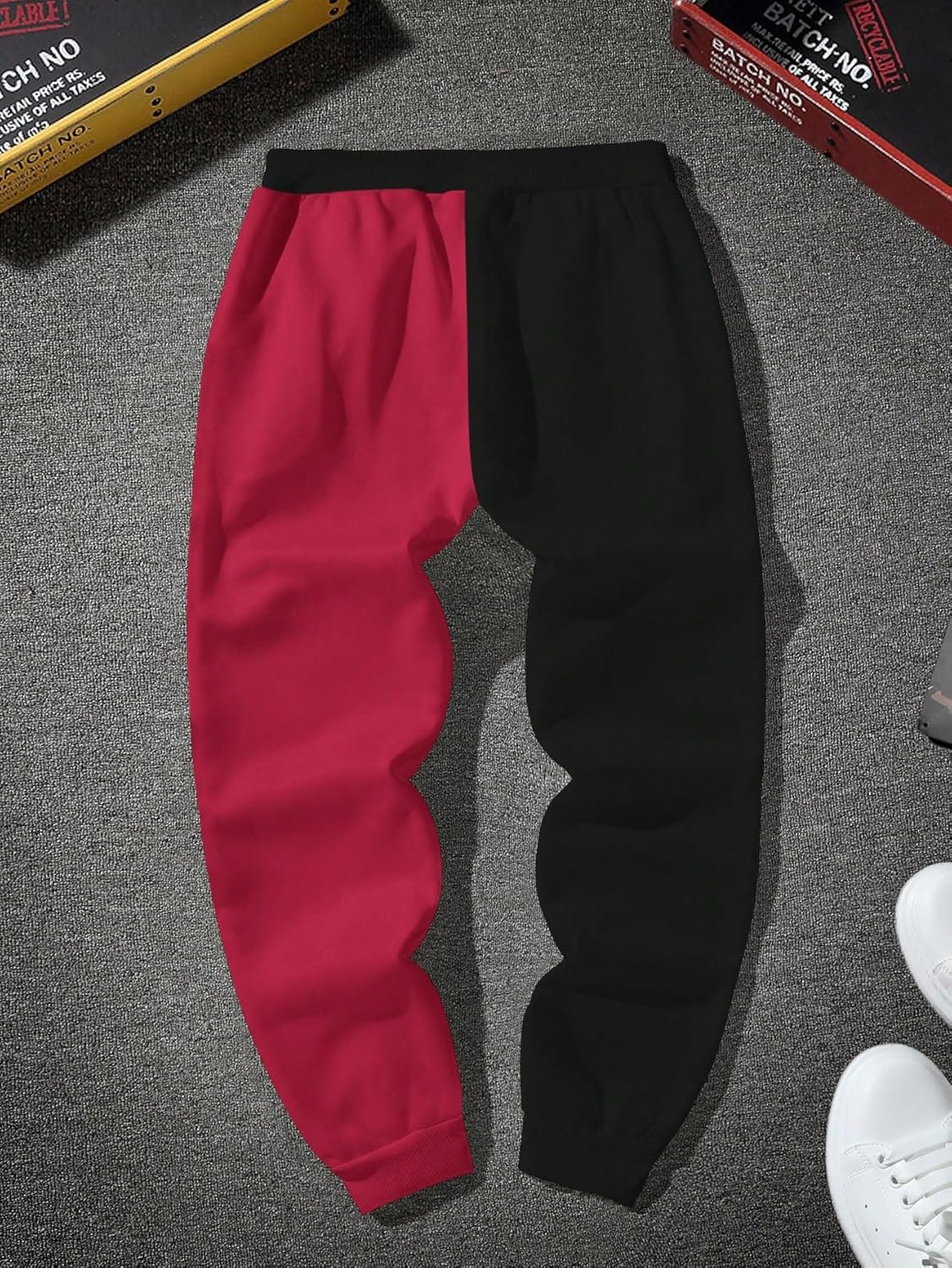 WDIRARA Men's Cartoon Letter Graphic Sweatpants Color Block Drawstring Waist Jogger Pants with Pockets - Image 4