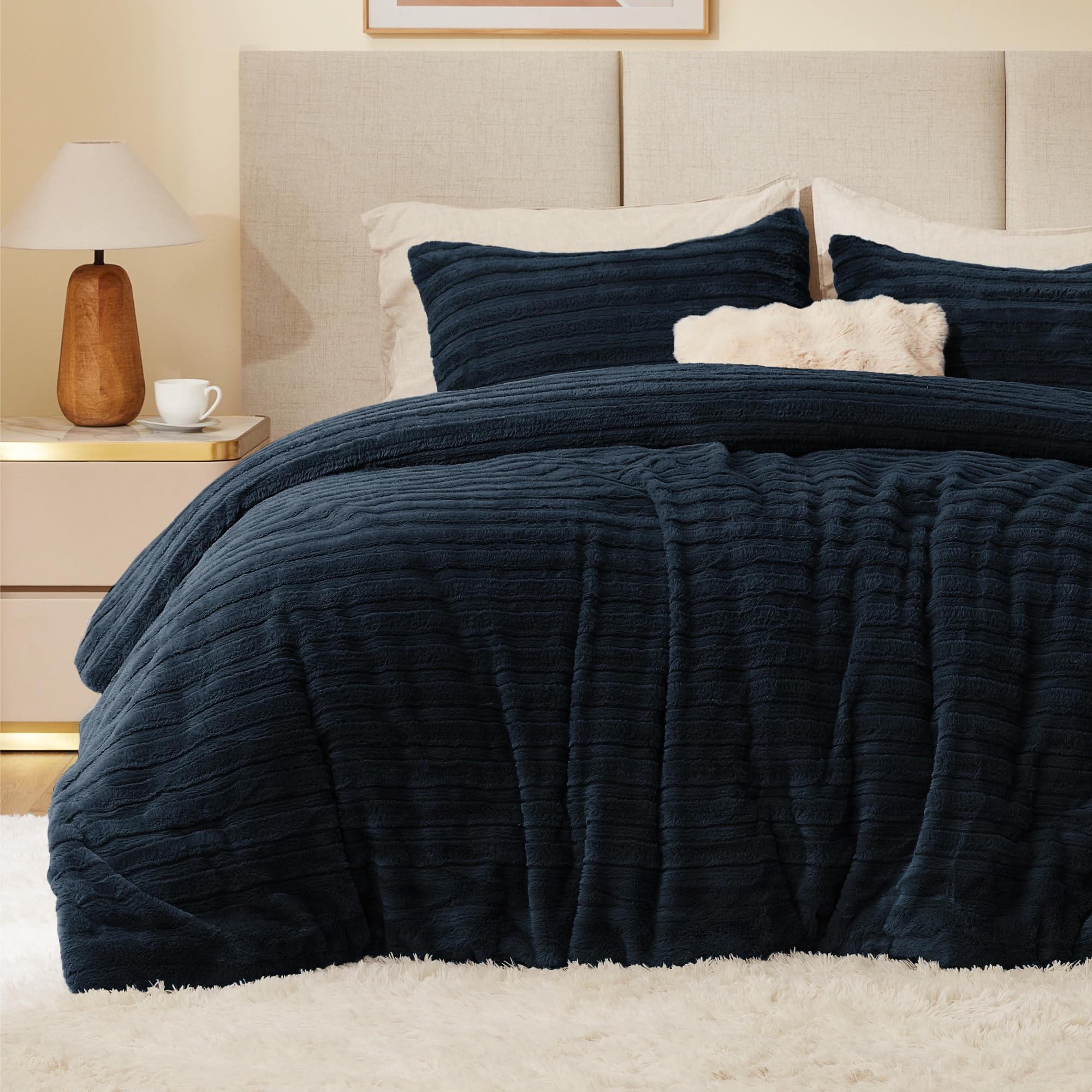 BEDELITE Fleece Queen Comforter Set -Super Soft &amp; Warm Fluffy Navy Faux Fur Bedding, Luxury Fuzzy Heavy Bed Set for Winter with 2 Pillow Cases