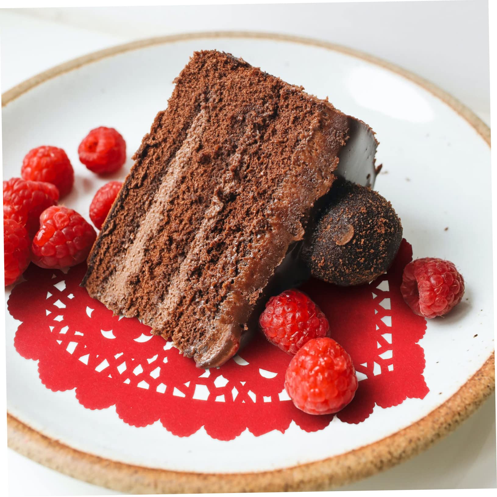 STOBAZA 100Pcs Heart Shaped Food Oil Blotting Doilies Romantic Paper Lace Pads for Cakes Desserts and Valentines Day Celebrations