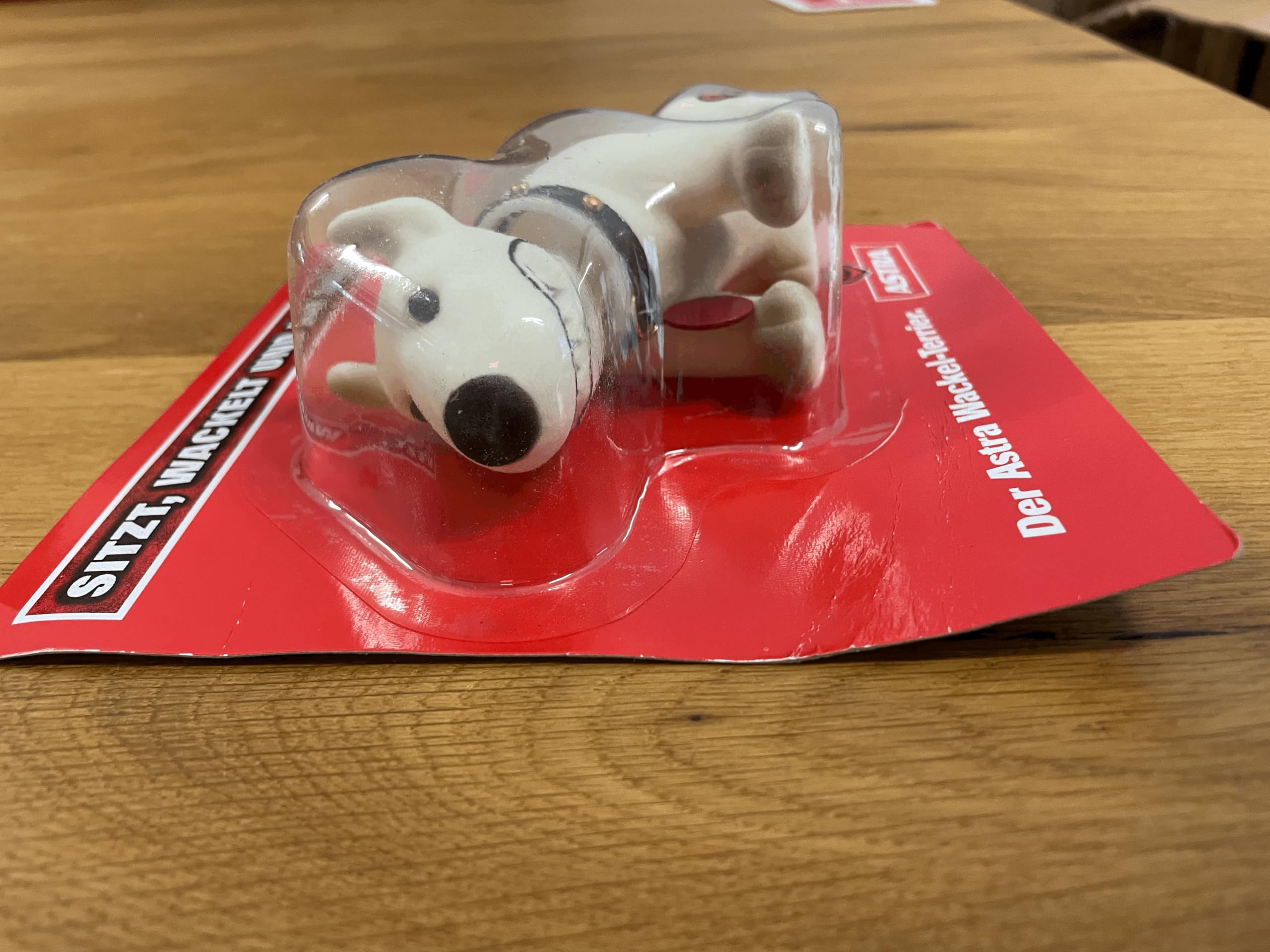 ASTRA Wackel-Bulli, witzige Bullterrier Figur mit Wackel-Kopf, Kleiner Pitbull als Geschenkidee für Hamburg & St. Pauli Fans, lustige Hundefigur, 10 x 14 x 5 cm groß