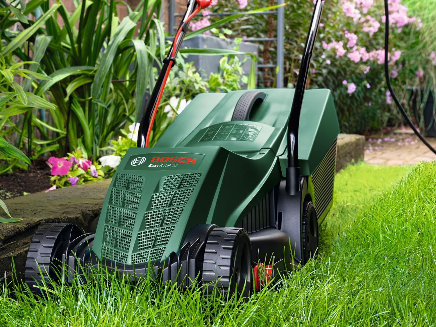 Bosch - Cortacésped con Cable EasyRotak 32-220 (Potencia del Motor de 1200 W, Ancho de Corte: 32 cm, Caja de césped de 31 litros, Hoja Afilada Extra de 32 cm, Adecuada para Cortar rápida y fácil con