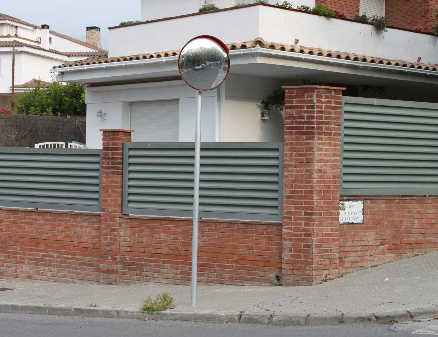 ADO - Espejo convexo exterior de seguridad ø60. Los espejos convexos eliminan los puntos muertos para vehículos y peatones mejorando la seguridad visibilidad en cruces