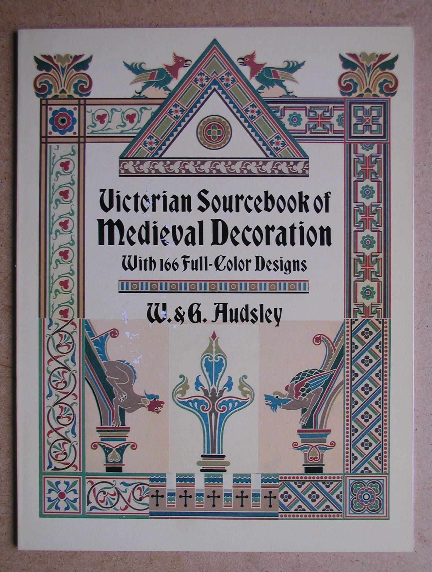 Décoration médiévale livre d'art avec 166 motifs victoriens en couleur