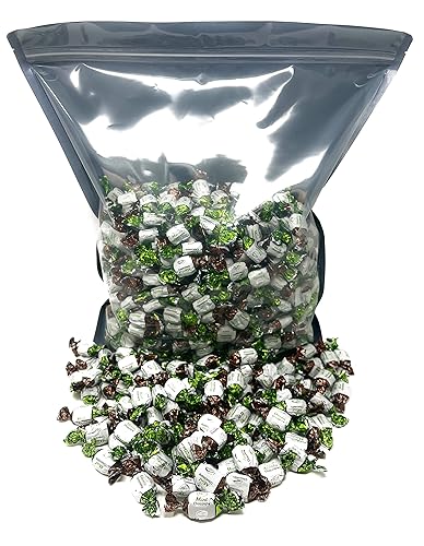 Miniatura 4 de Mentas rellenas de chocolate navideño  10 libras  Dulces duros de menta refrescante después de la cena rellenos de chocolates  Surtido de dulces