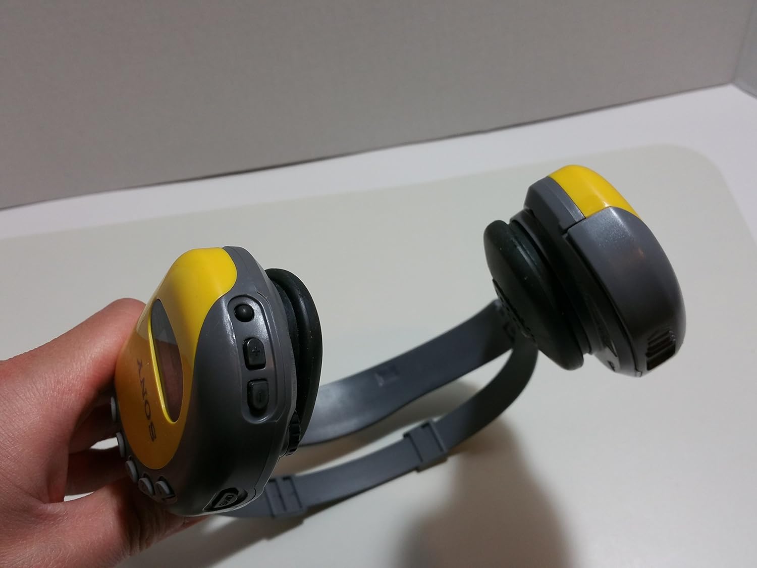 Sony SRFHM55 Sports Walkman AM/FM Stereo Headphone Radio