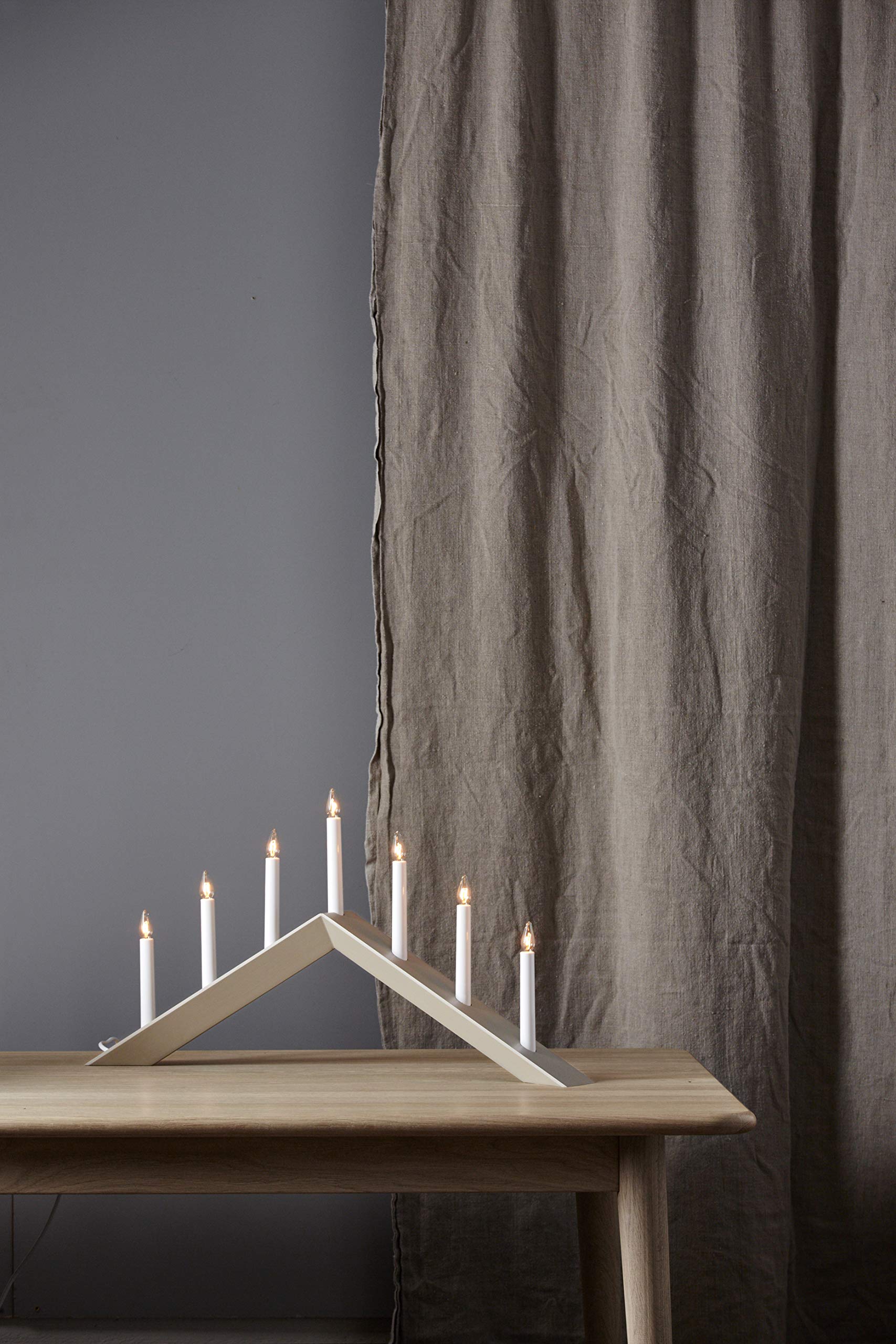 Fensterleuchter Arrow von Star Trading, Kerzenständer mit 7 Glühbirnen E10 warmweiß, Weihnachtsdeko aus Holz in Beige, Kabelschalter, Länge: 69 cm