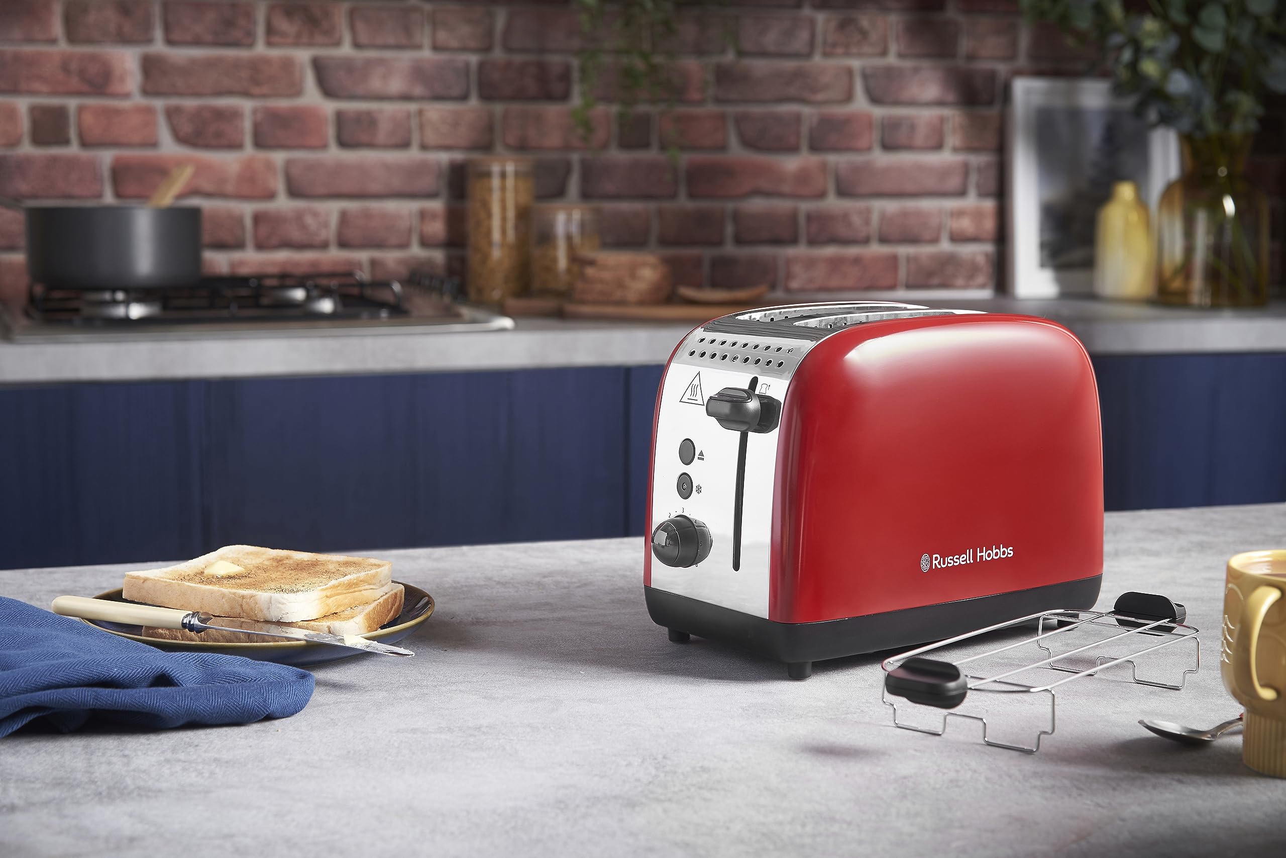 Russell Hobbs Tostadora Colours Plus, 2 Ranuras Cortas y Anchas, Tostador para 2 Rebanadas, Bandeja Recogemigas, Calientapanecillos, Función Cancelar y Descongelar, Acero Inoxidable, Rojo, 26554-56