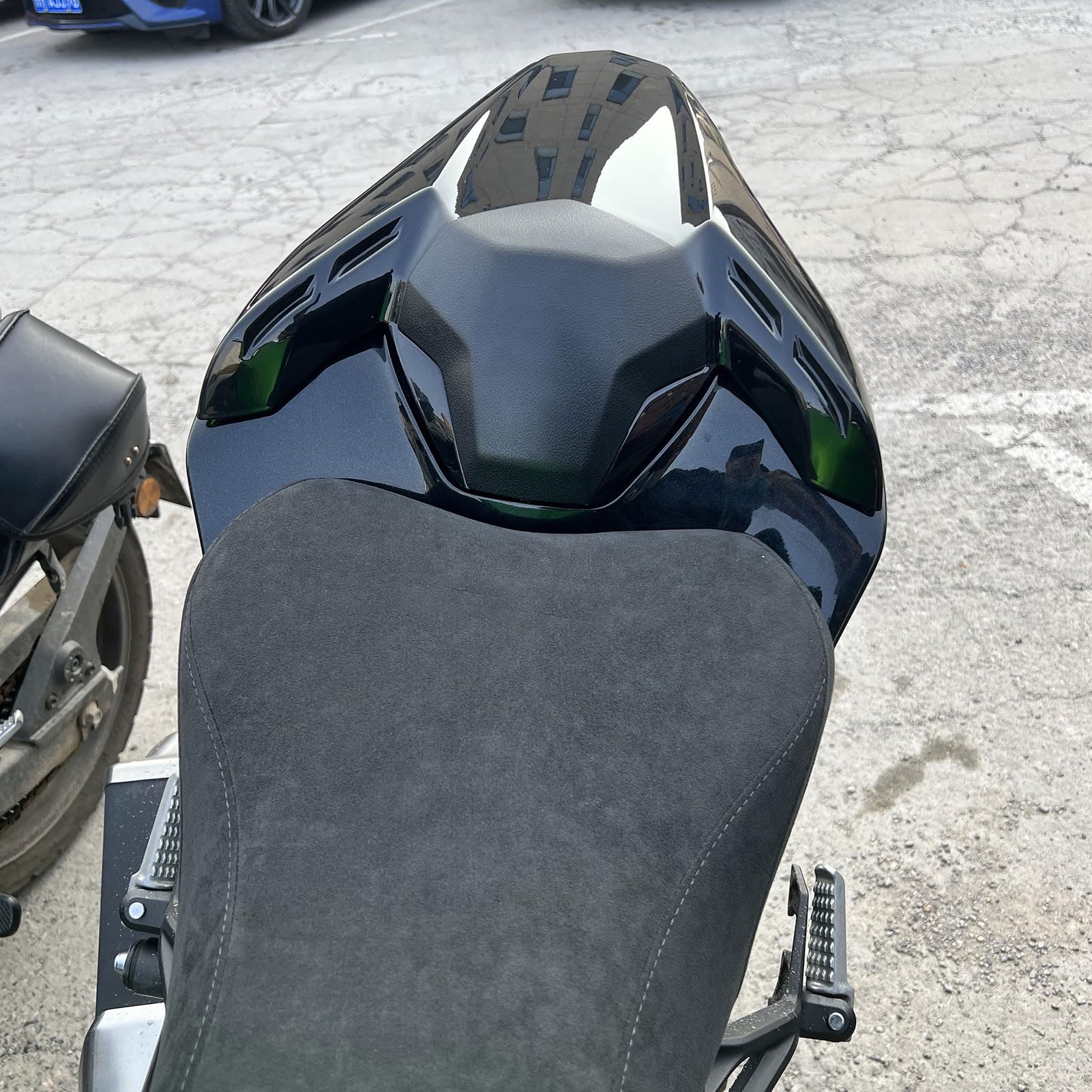 Cubierta de la Cubierta del Asiento Trasero Asiento Trasero del Pasajero Asiento Individual Carenado de la Cubierta Se Adapta a Replacement for Z90017-24 Accesorio (Negro)