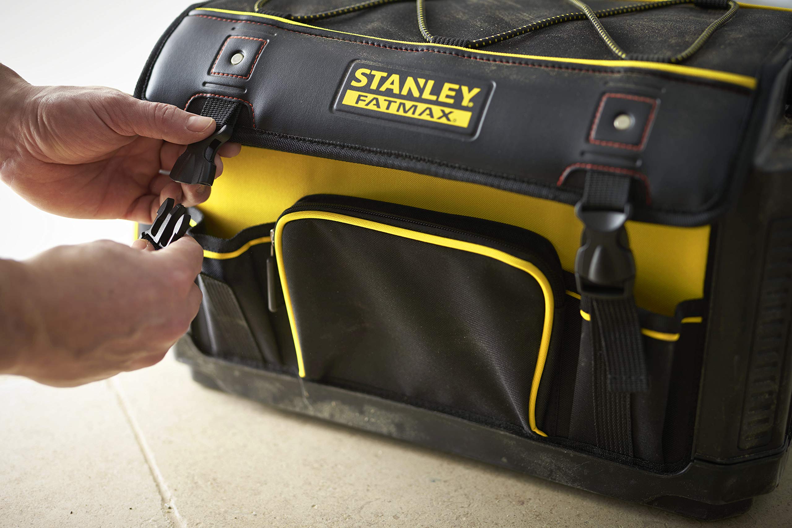Stanley FatMax 1-79-213 torba na narzędzia (z pokrowcem ochronnym, 51L x27W x31.5H torba z nylonu 600 Denier), wodoszczelna i odporna na uderzenia, wytrzymała torba z wieloma kieszeniami wewnętrznymi