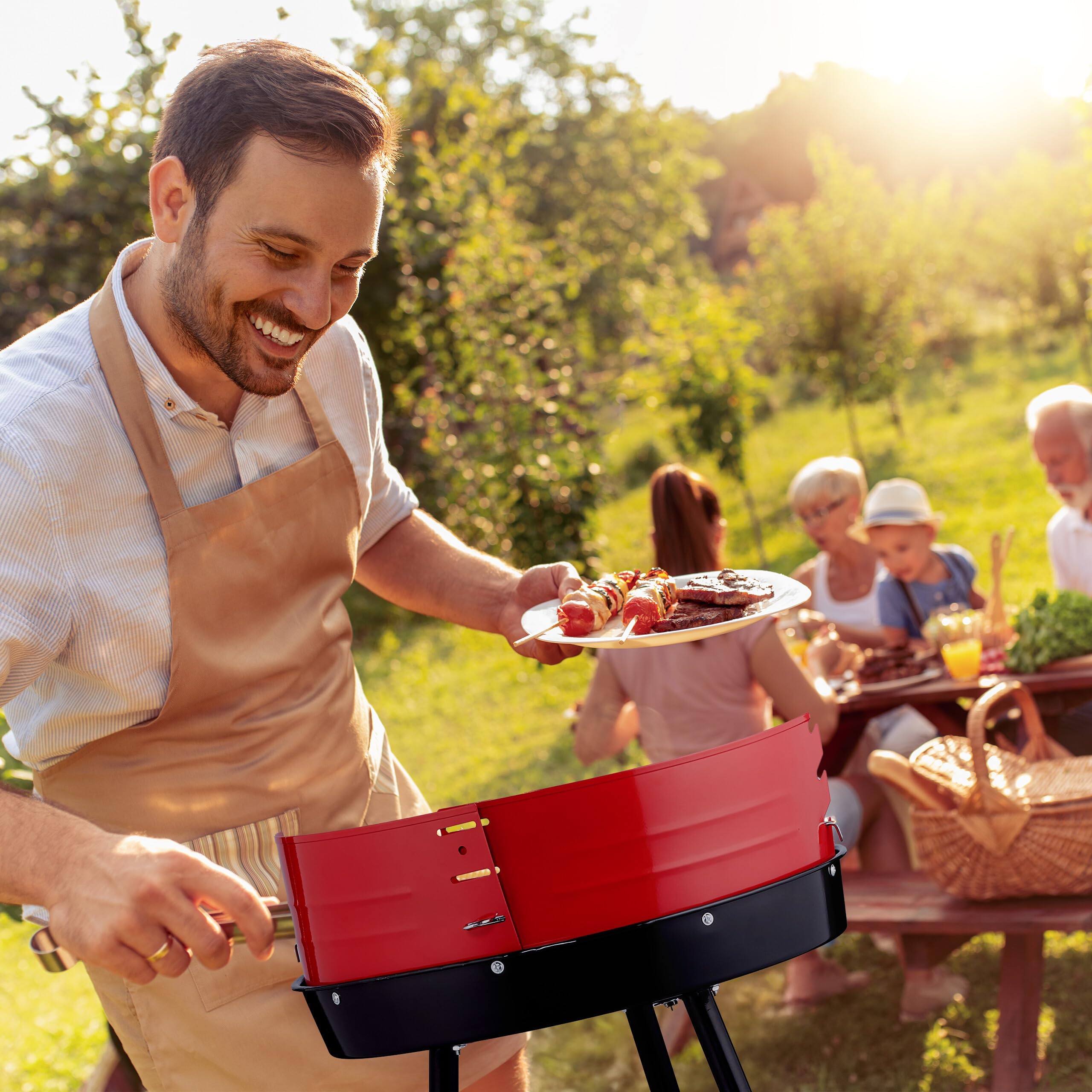 Relaxdays Barbecue Charbon de Bois Ø 42 cm, Grill Rond sur Roues, Protection Contre Le Vent, Noir/Rouge