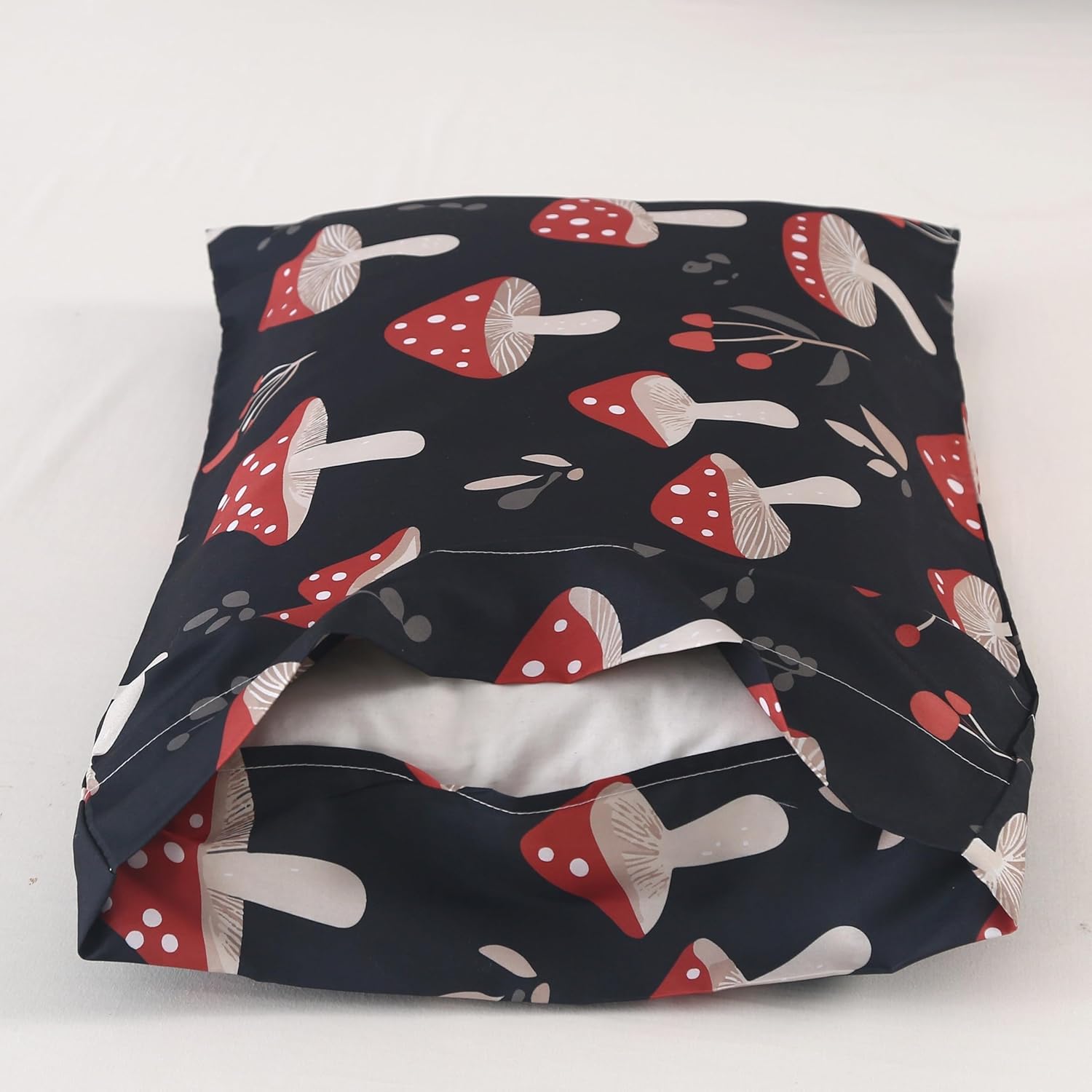 SDIII 3PCS Red Mushroom Comforter Set Full Size, Cute Comforter with Pillowcases, Microfiber Lightweight Mushroom Bedding Set Full for Kids and Adults