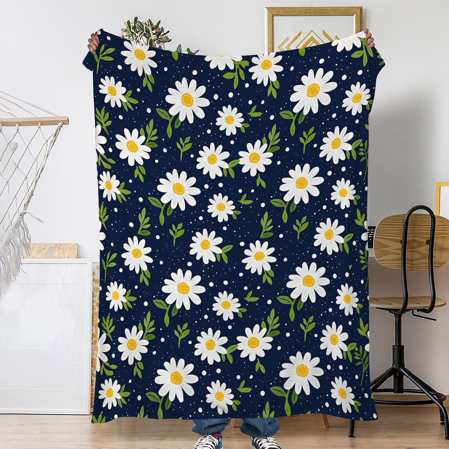 Daisy Flower Sofa Throw Blankets,Navy Blue Soft Cozy Fuzzy Lightweight Travel Blanket,Flannel Fleece Fall Throw Blanket for Couch,Bed,Camping,Movie Nights,Watching TV 60 X 80 Inch