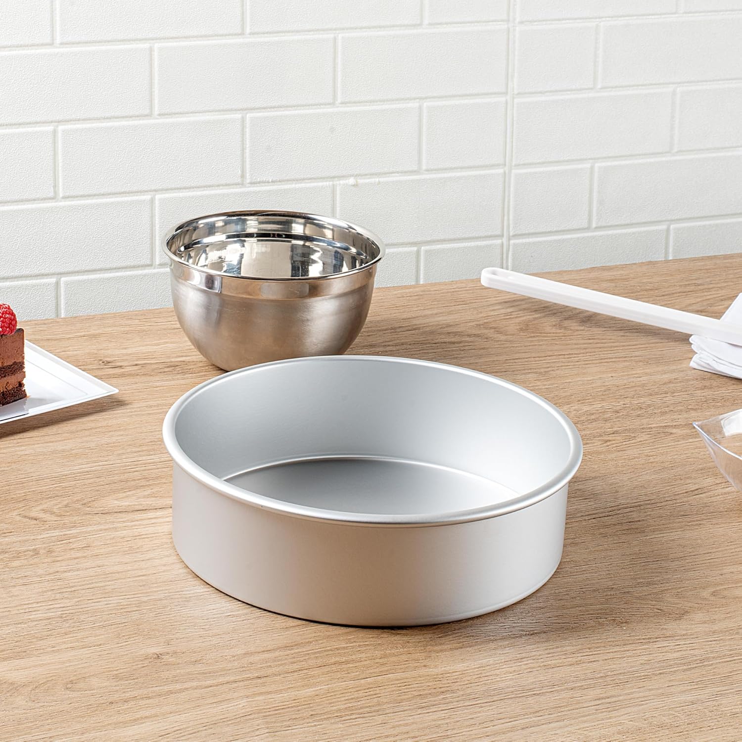 Restaurantware-Met Lux 10 x 3 Inch Straight-Sided Baking Tin, 1 Round Cake Pan - Oven-Ready, Freezable, Anodized Aluminum Round Baking Pan, Greaseproof, For Layer Birthday Cake - Image 4