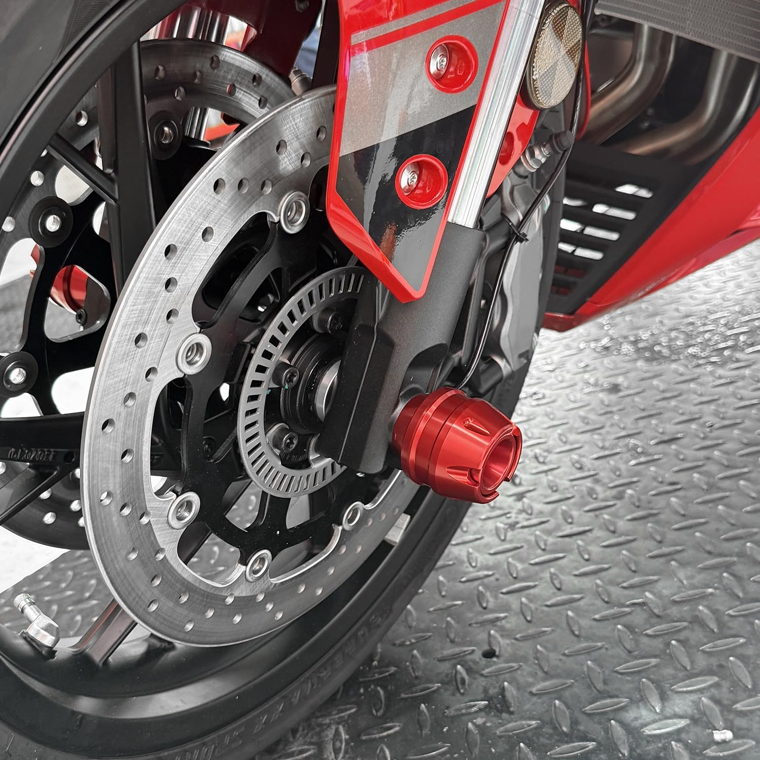 MFGZD CNC Motorcycle Front Wheel Frame Protector Axle Slider For S1000RR/XR CBR650R CBR600RR RSV4 R7 R1 ZX6R R1250GS XADV750 CRF1100L CBR1000RR GSXR600/750/1000 ect models (Red)