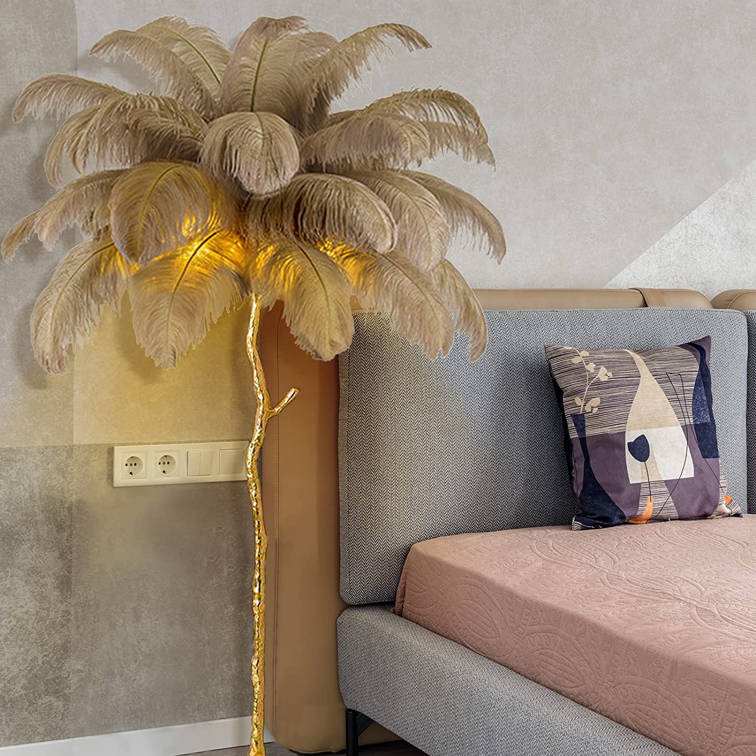 Lampadaire sur Pied Salon, Lampadaire LED Plume d'autruche Naturelle avec une Ampoule LED, Chambre Moderne Luxe Lampe sur Pied pour Villa Bureau Hôtel Salon Chambre (Brun, 120cm)