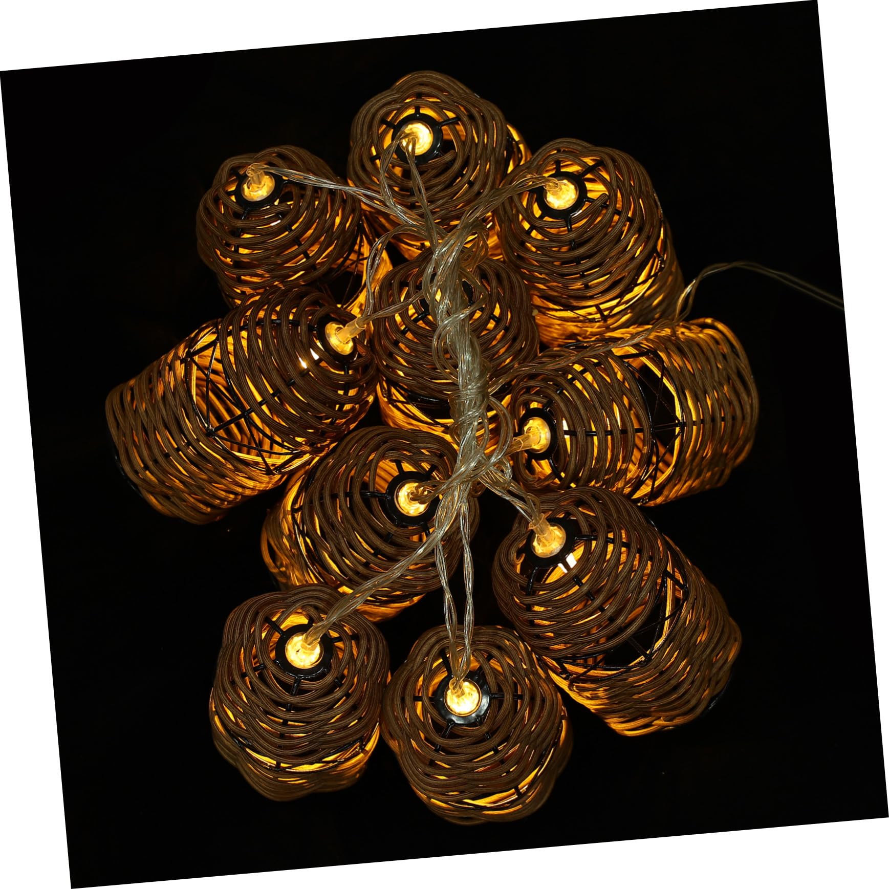 Guirlande lumineuse en rotin pour créer un nid chaleureux et accueillant