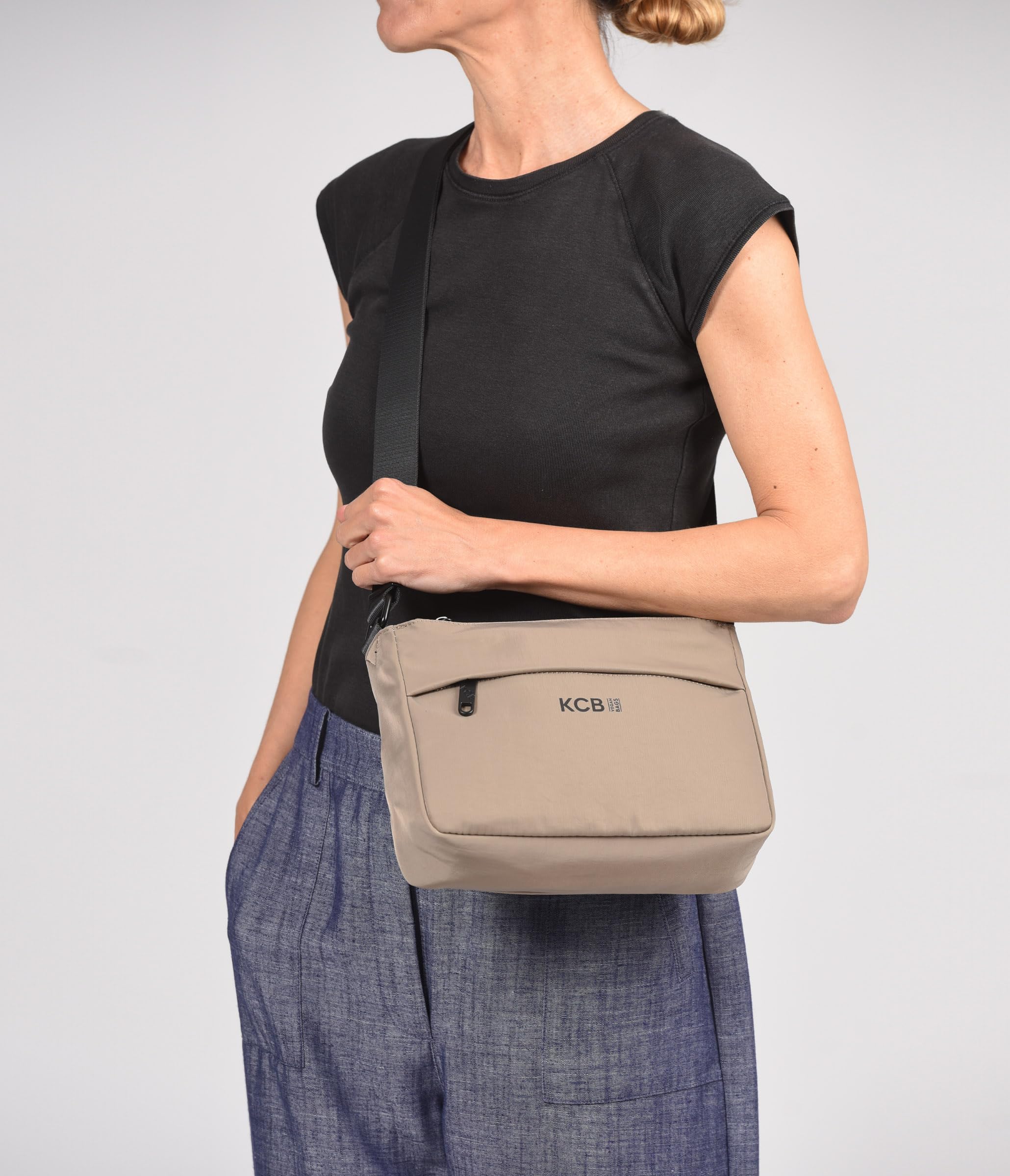 KCB Tracolla Maze | Design spazioso e pratico | Tasche multiuso | Varietà di scomparti | Maniglie regolabili | 100% Vegano