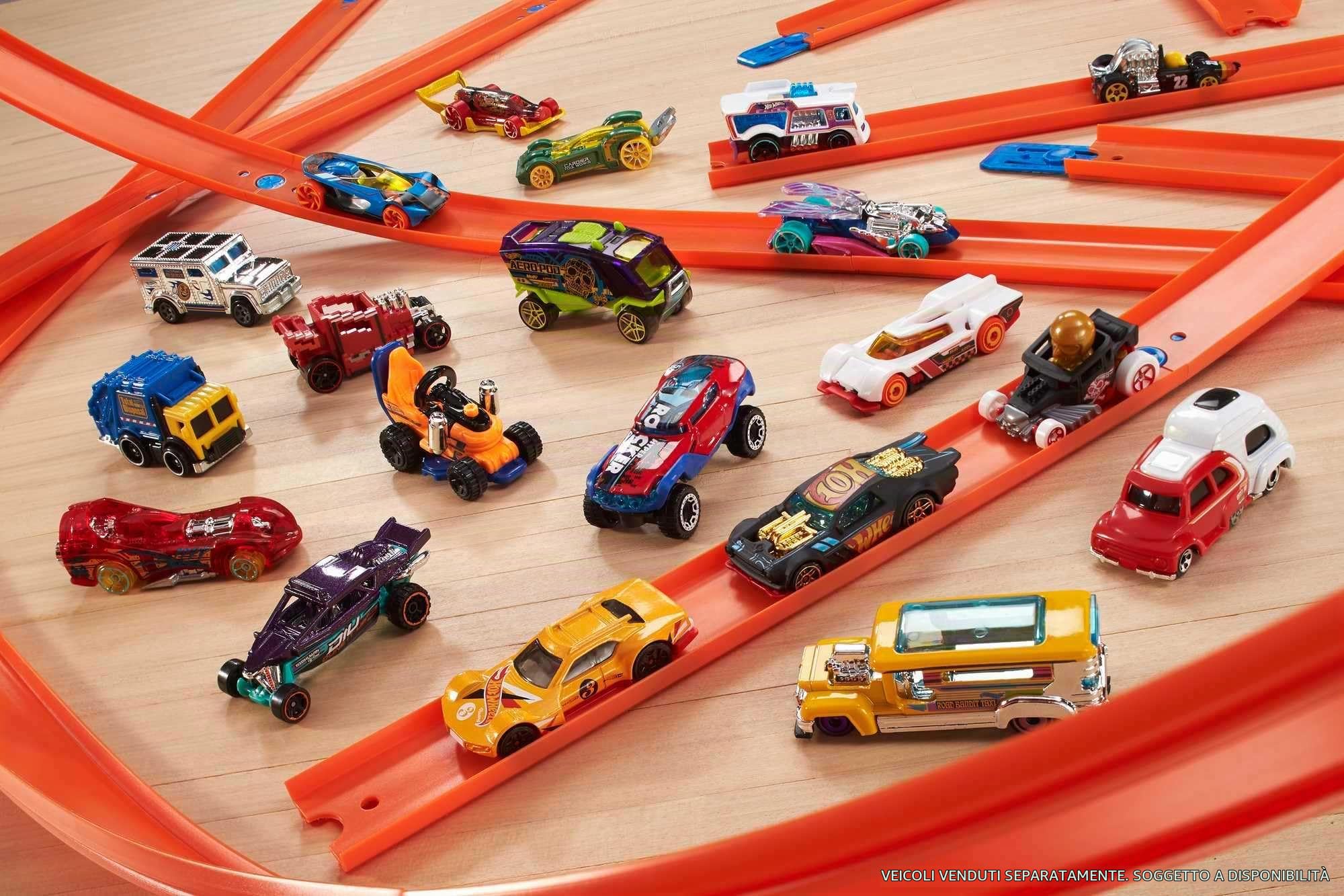 Hot Wheels - Set esclusivo da 50 macchinine, mega confezione firmata, ogni veicolo imbustato singolarmente e con decorazioni autentiche, giocattolo per bambini 3+ anni, CGN22