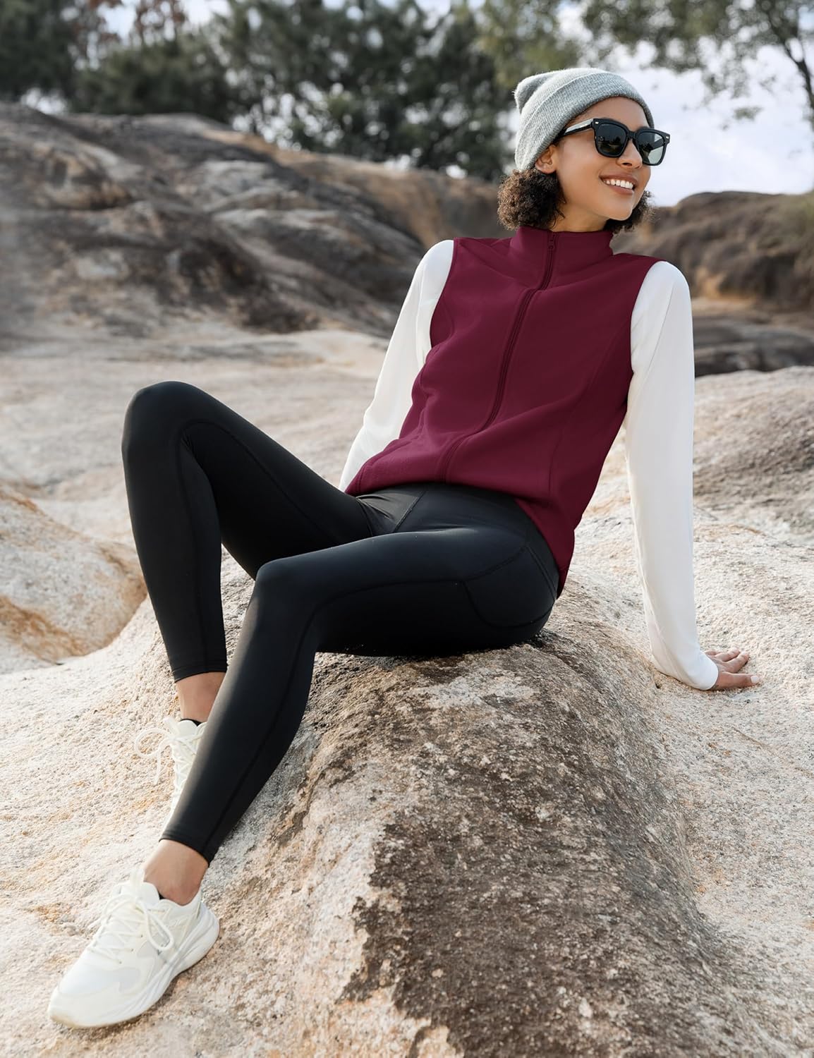 MAGCOMSEN Women's Fleece Vest Outerwear Sleeveless Lightweight Zip Jackets Warm Soft Vests with Zipper Pockets - Image 3