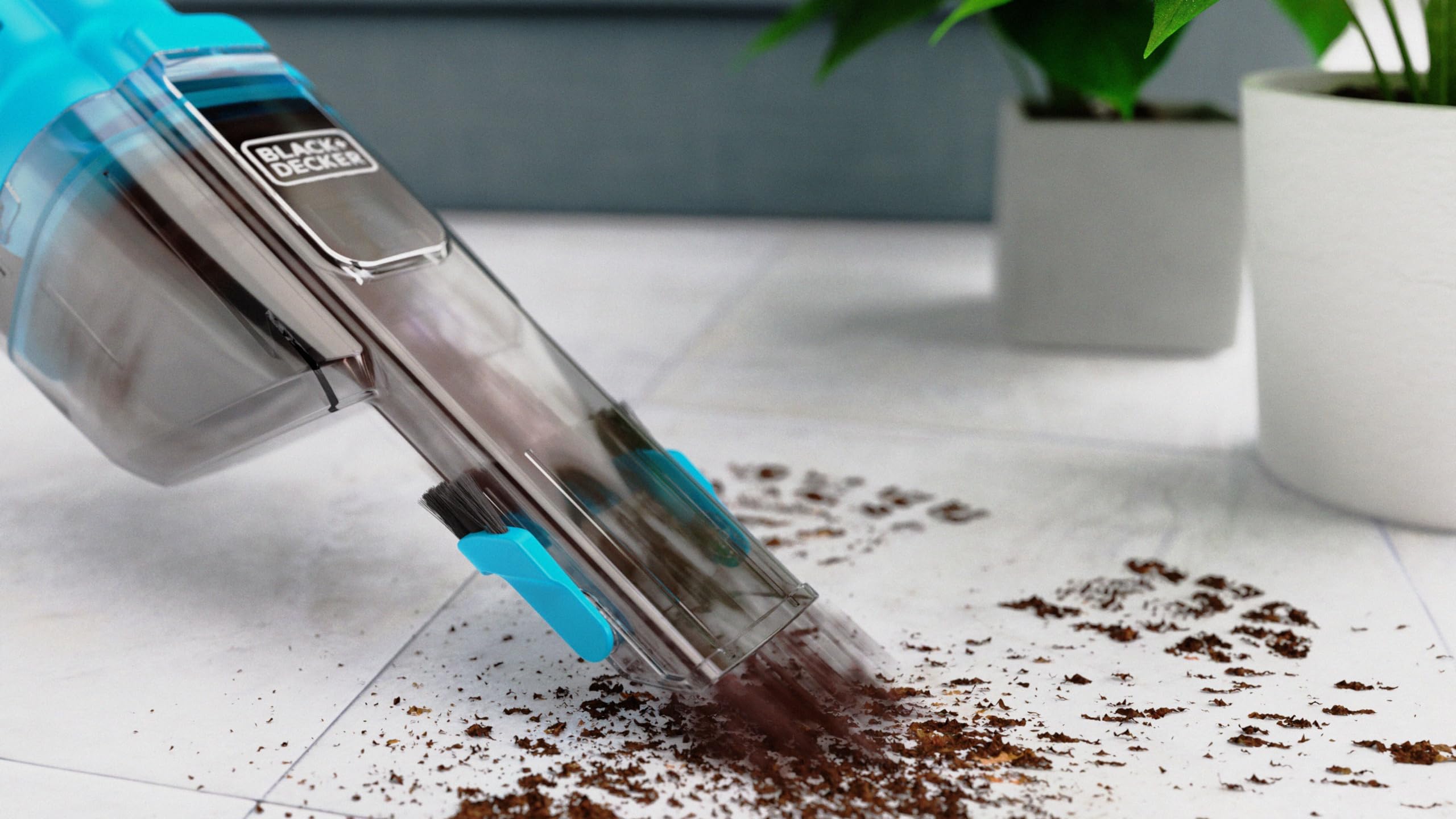 Black+Decker NVD215J-QW Aspirador de Mano 7.2 V, Batería de 1.5 Ah, Autonomía de 10 min, Deposito Trasparente de 290 ml, Boquilla Larga, Incluye Cargador Tipo Jack y Boquilla para Ranuras