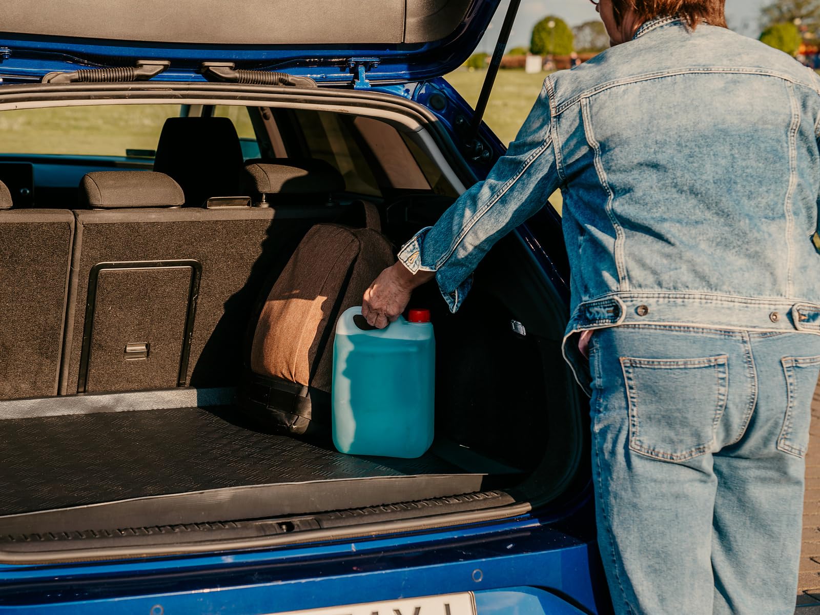 ausgewählte Gummimatten mit Kofferraumwanne passend für Audi A2 2000-2005 - Schrägheck; Standard-Kofferraum, 5-teilig, Schwarz
